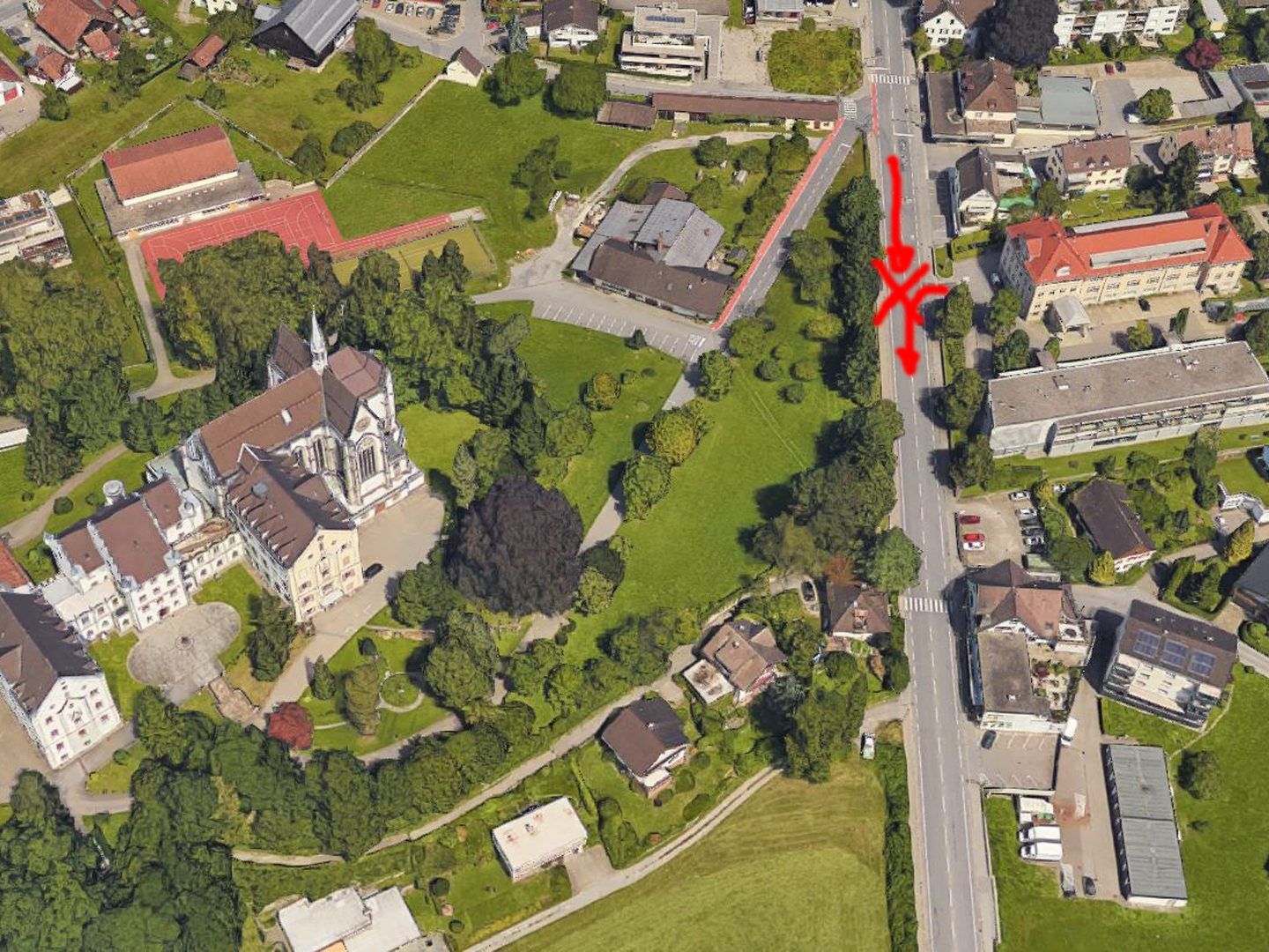 Die Pkw-Fahrerin setzte ihre Fahrt fort.