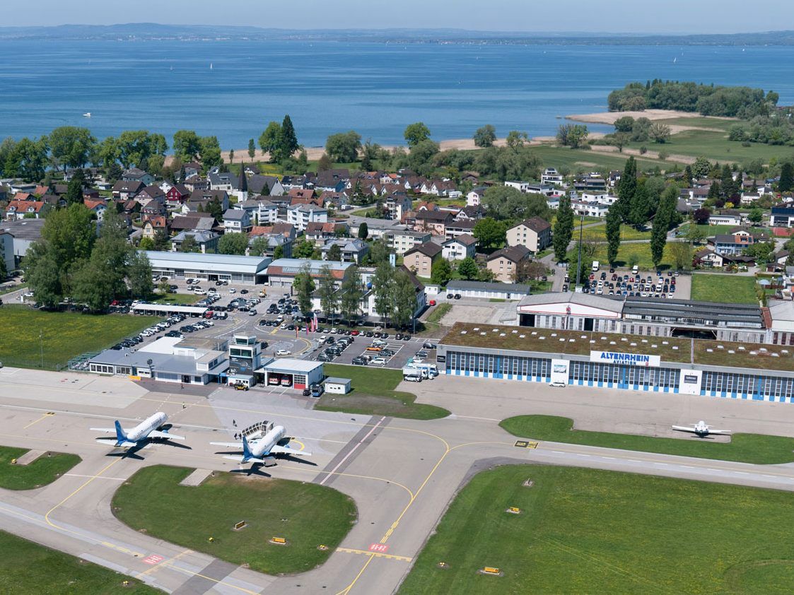 Der regionale Flughafen Altenrhein dienst besonders für Geschäftsreisen aus der Rheintal-Region nach Wien