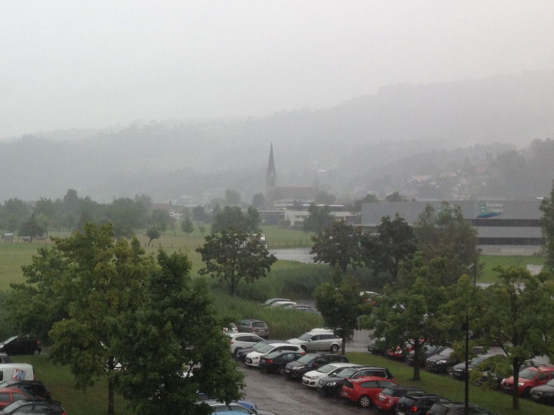 Am Dienstag zieht eine Gewitterfront von der Schweiz her über Vorarlberg.