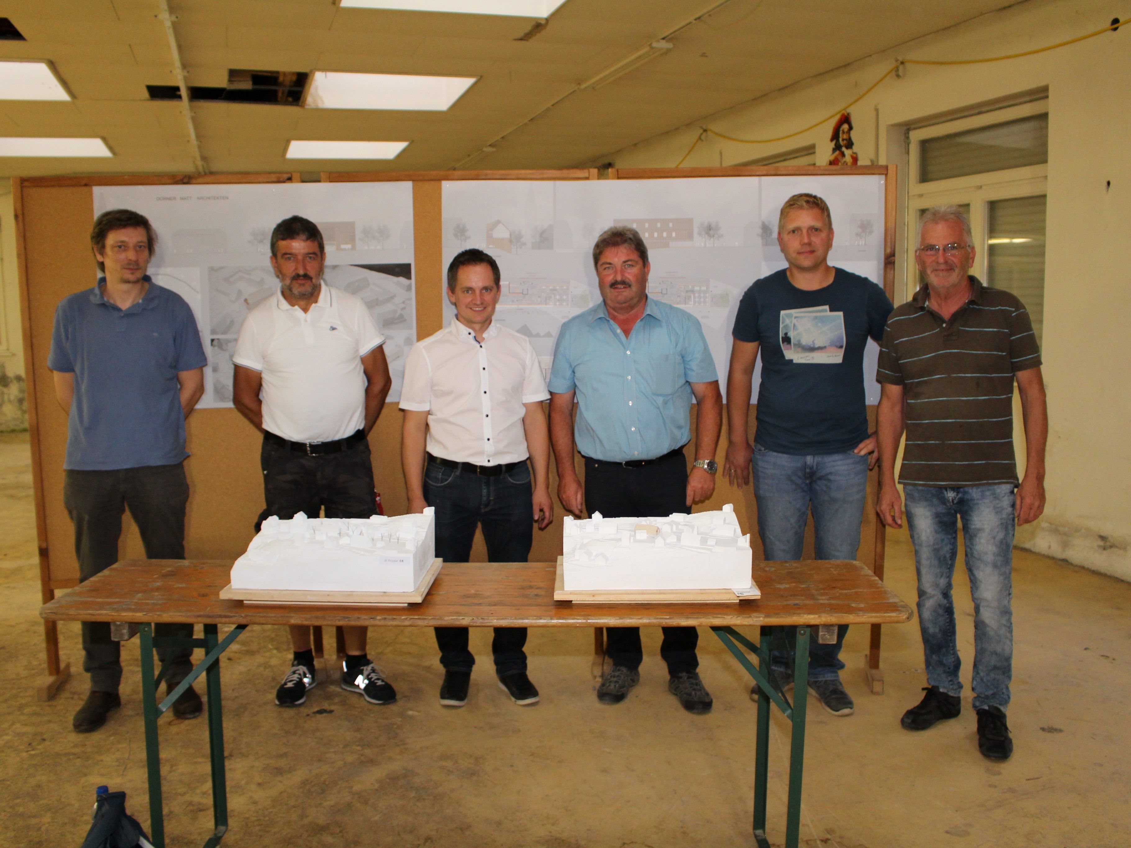 Die Projektverantwortlichen stellten die vier Projekte im Madrisa-Gebäude vor.