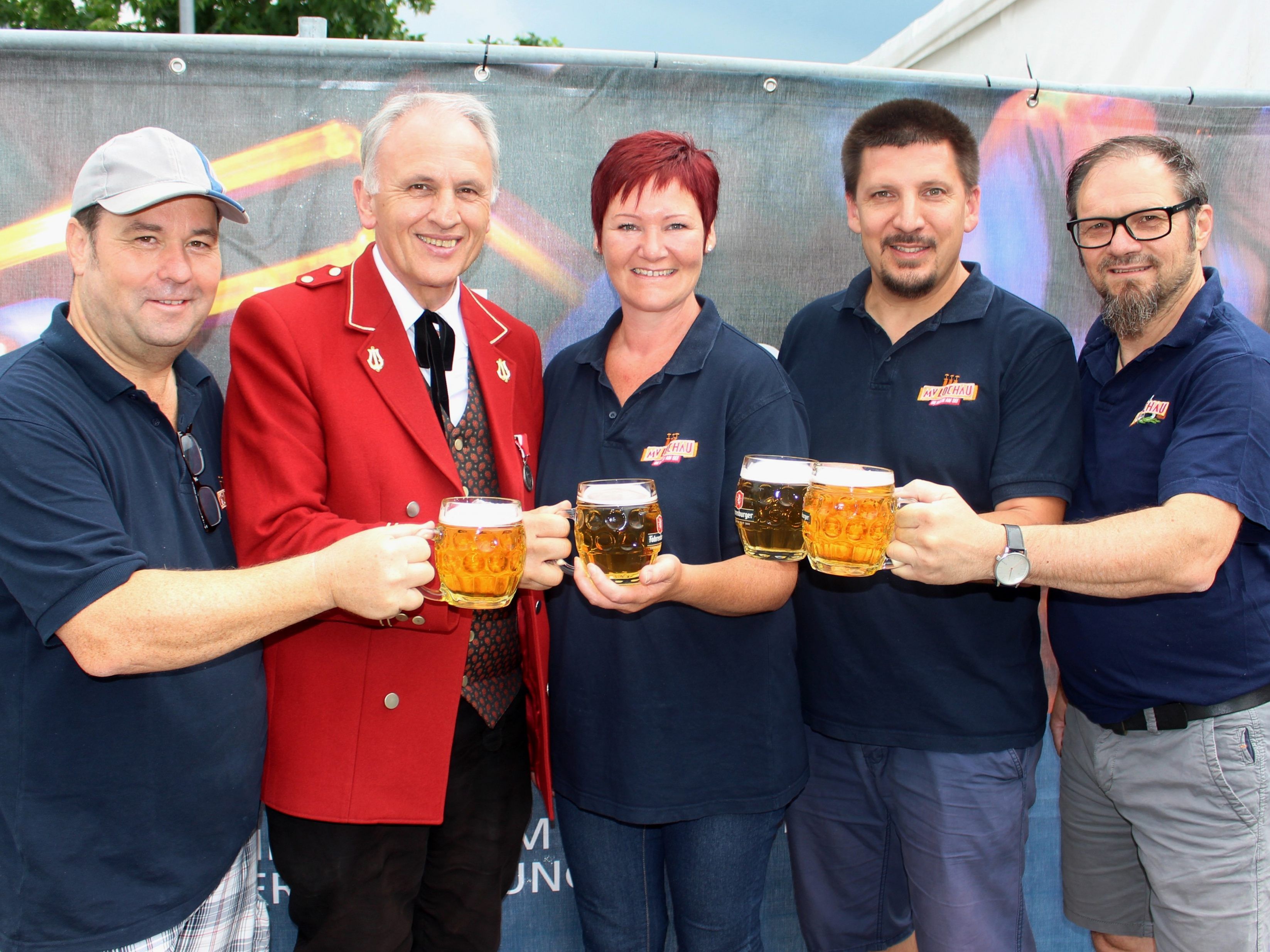 Das bewährte Team des Musikvereines um Vorstand Wolfram Baldauf, Vizevorstand Achim Langegg, Helmut Immler sowie Caroline und Volker Stefani freute sich über ein erfolgreiches Dorffest.
