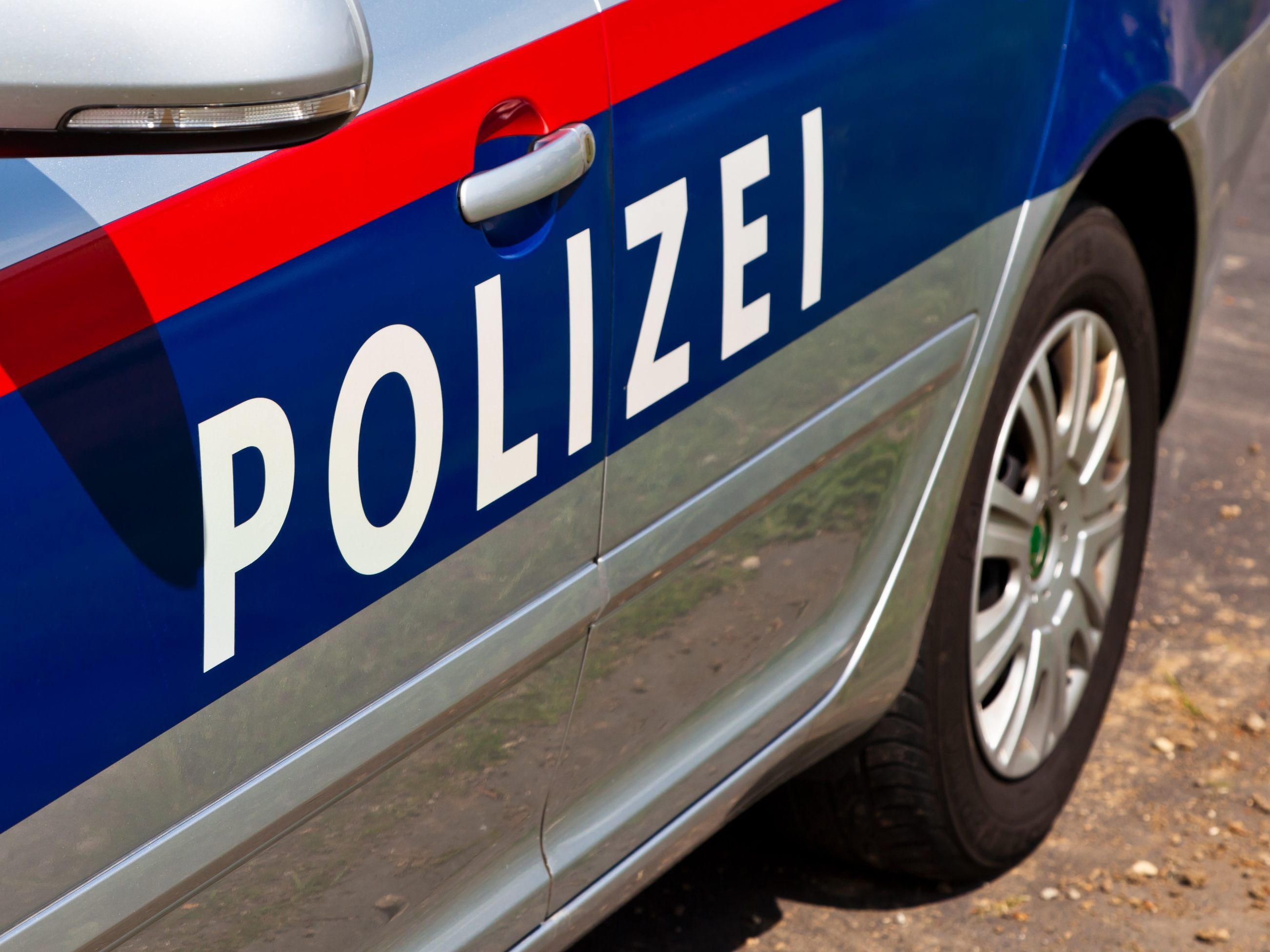 Fahrrad und Moped prallten seitlich zusammen.