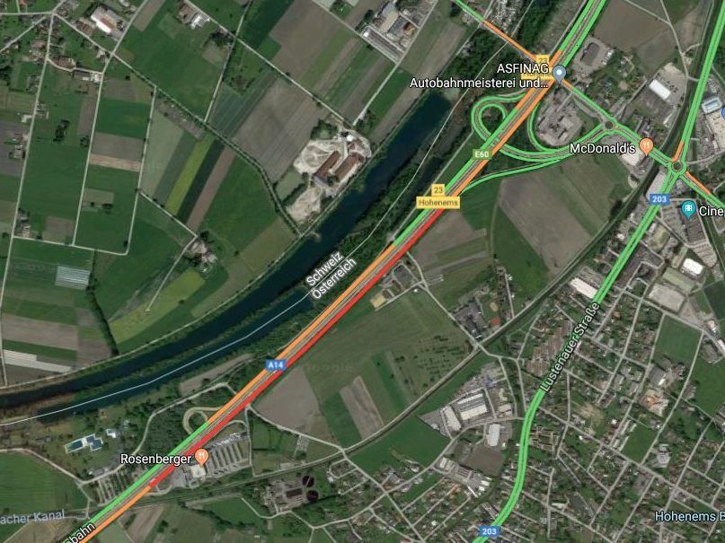 Stau nach dem Unfall bei Hohenems auf der A14.