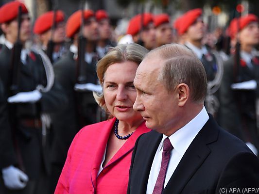 Putins Hochzeitbesuch lässt die Wogen hochgehen