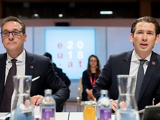 Strache und Kurz werden im Pressefoyer erwartet