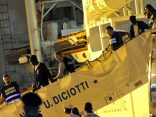 Kinder durften das Schiff verlassen