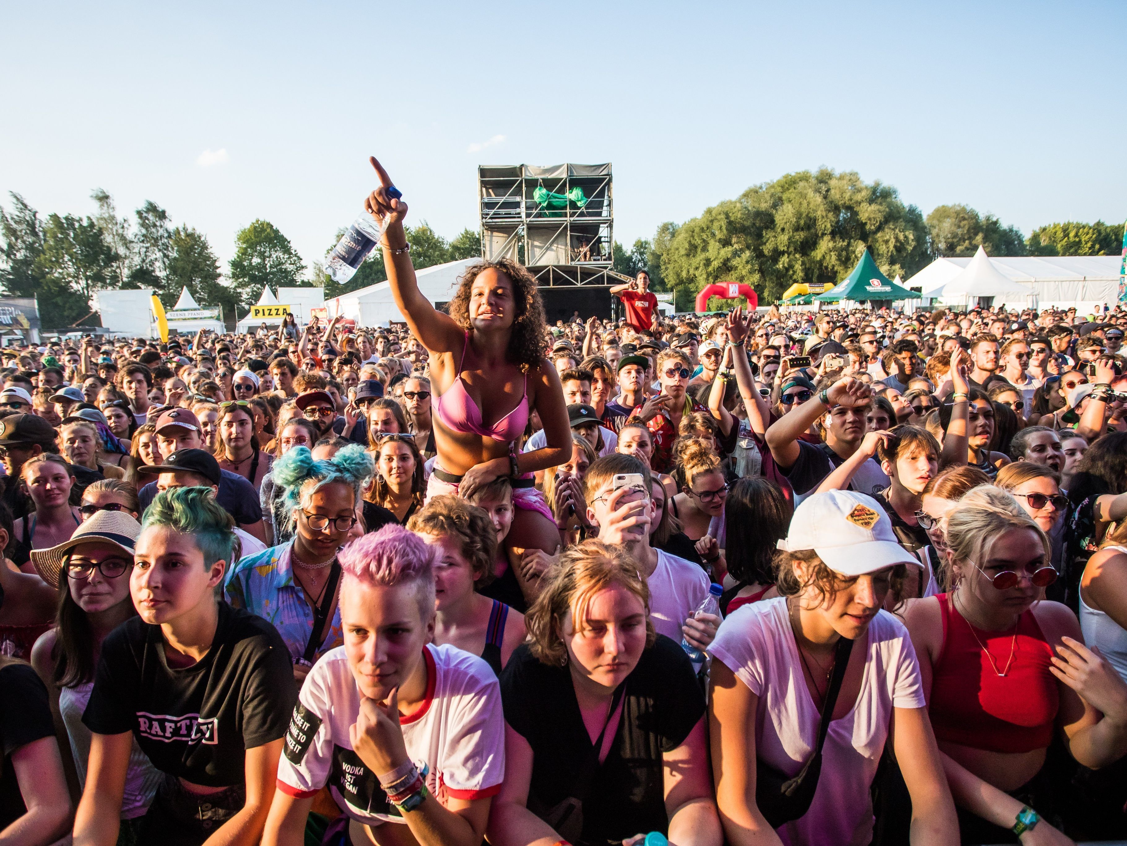 Das diesjährige Szene Openair ging bei Sonnenschein und heißen Temperaturen über die Bühne.