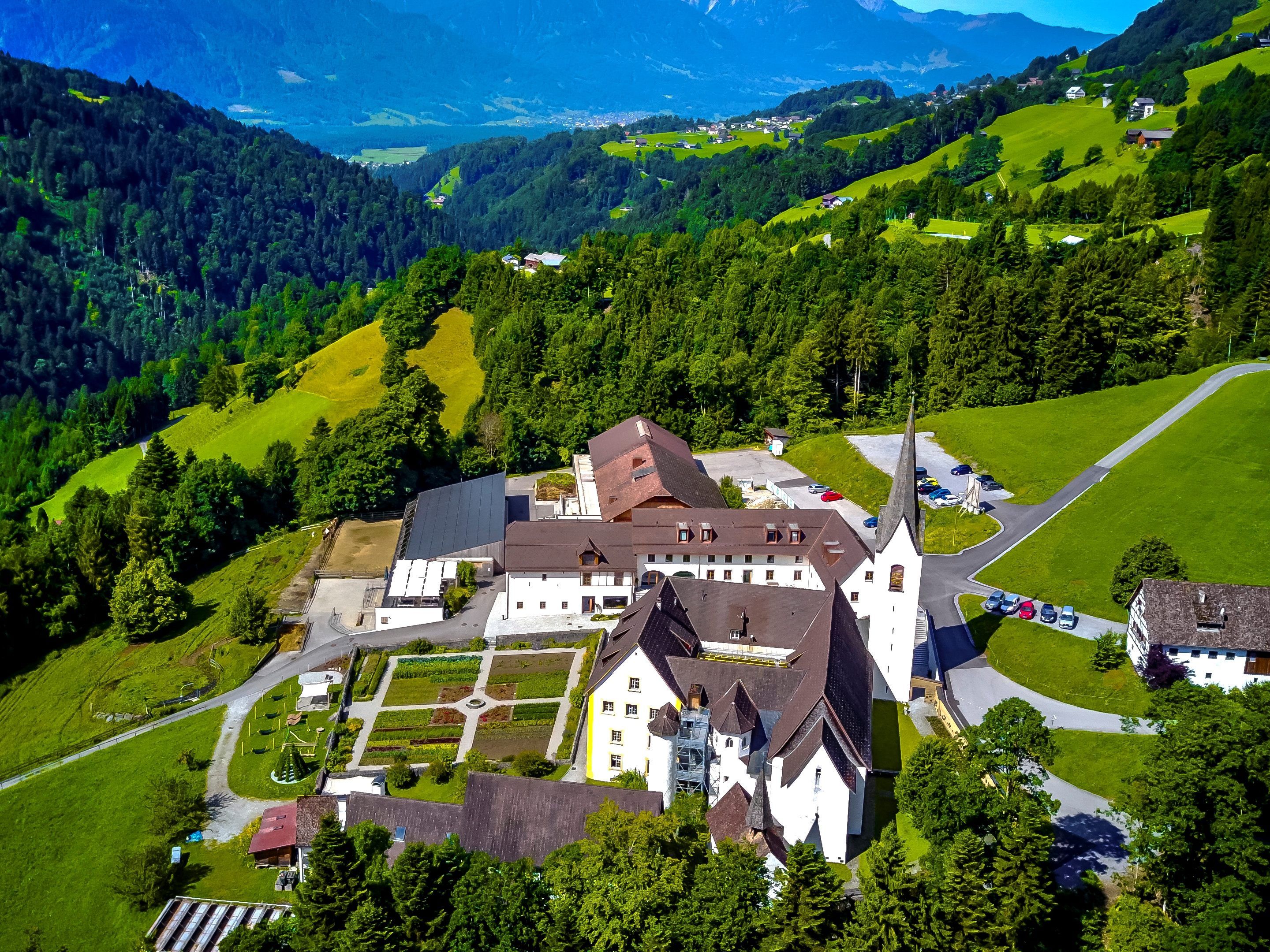 Aufgrund der seit Wochen fehlenden Niederschläge wurde nun mit Wassertransporten nach St. Gerold begonnen.