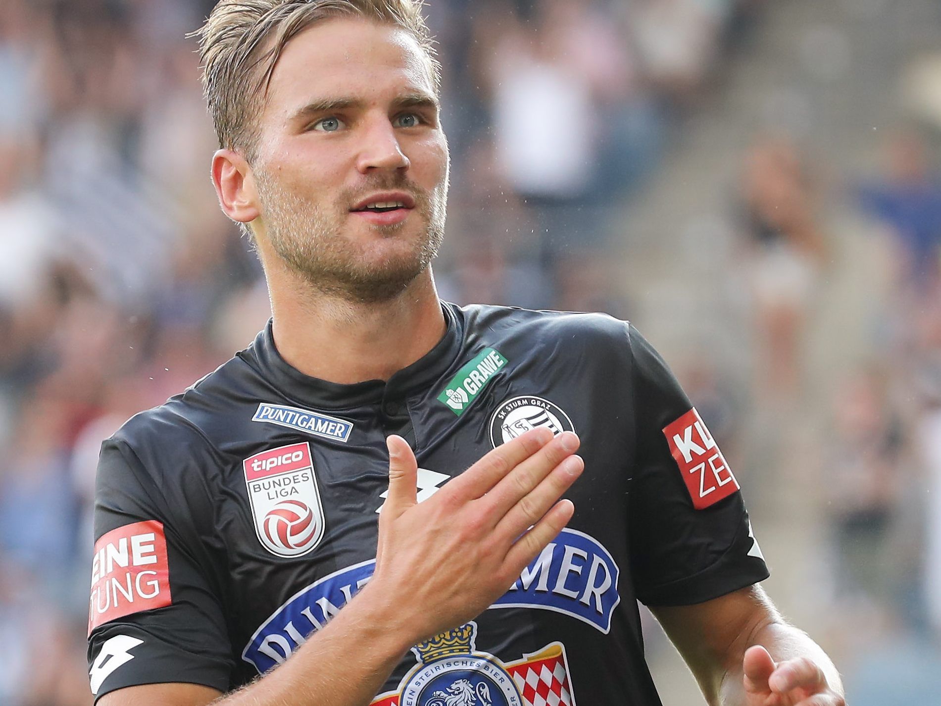 Lukas Grozurek war wenig erfreut über die Pfiffe vieler Sturm-Anhänger.