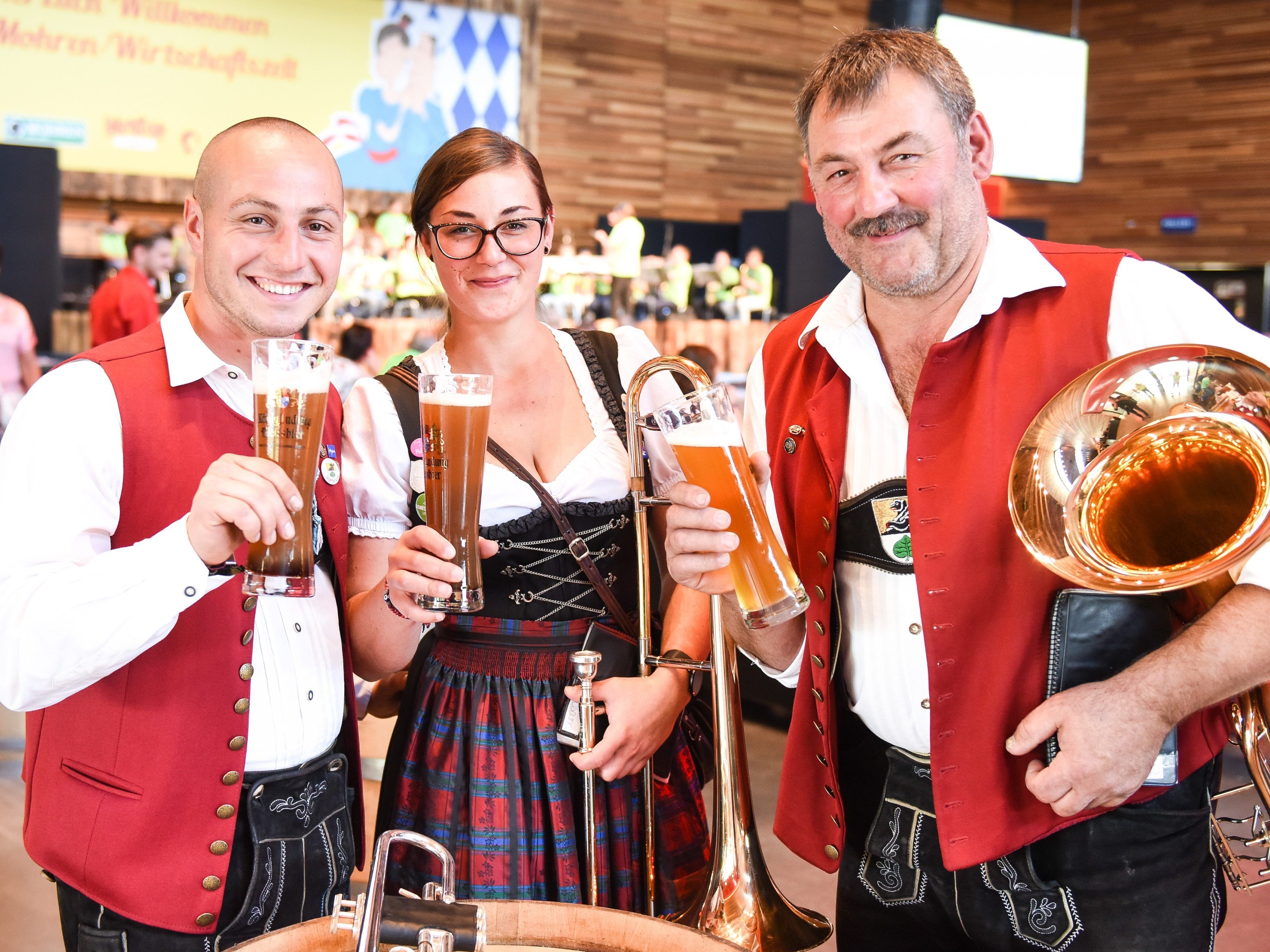 Für Stimmung im Wirtschaftszelt ist gesorgt