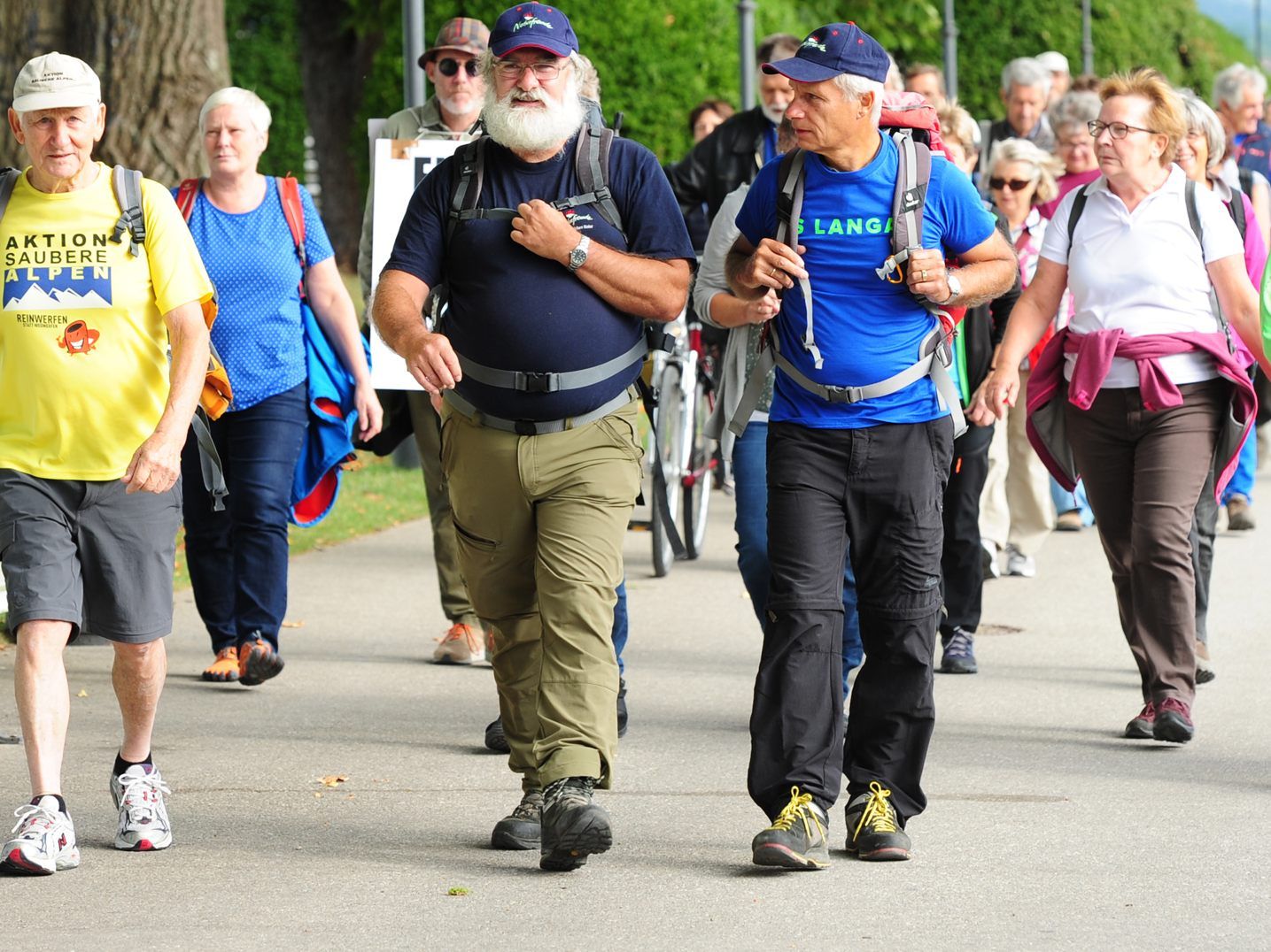 Mehrere Umweltorganisationen aus Vorarlberg protestieren mit einer Demo-Wanderung.