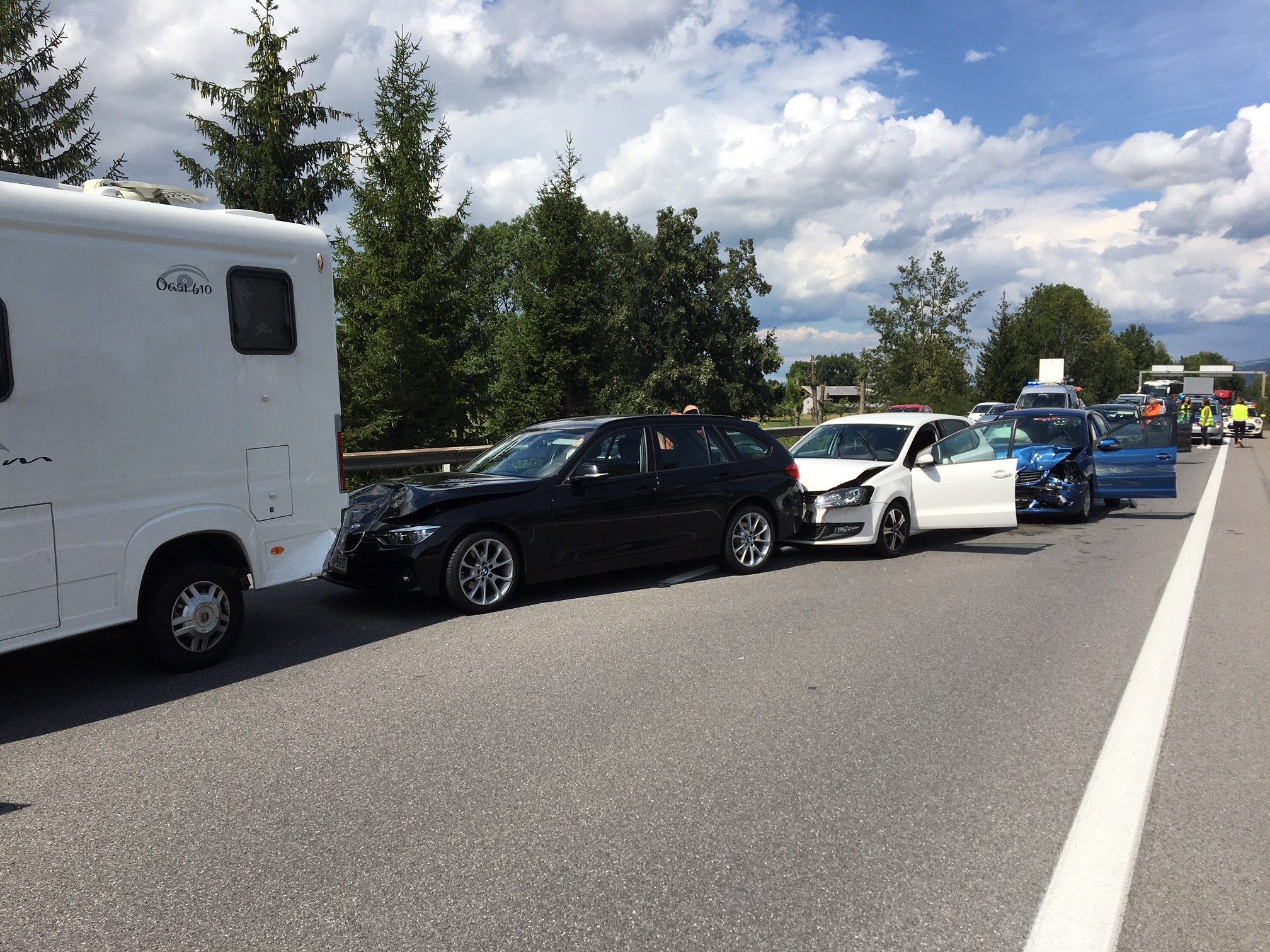 Mehrere Fahrzeuge wurden beschädigt