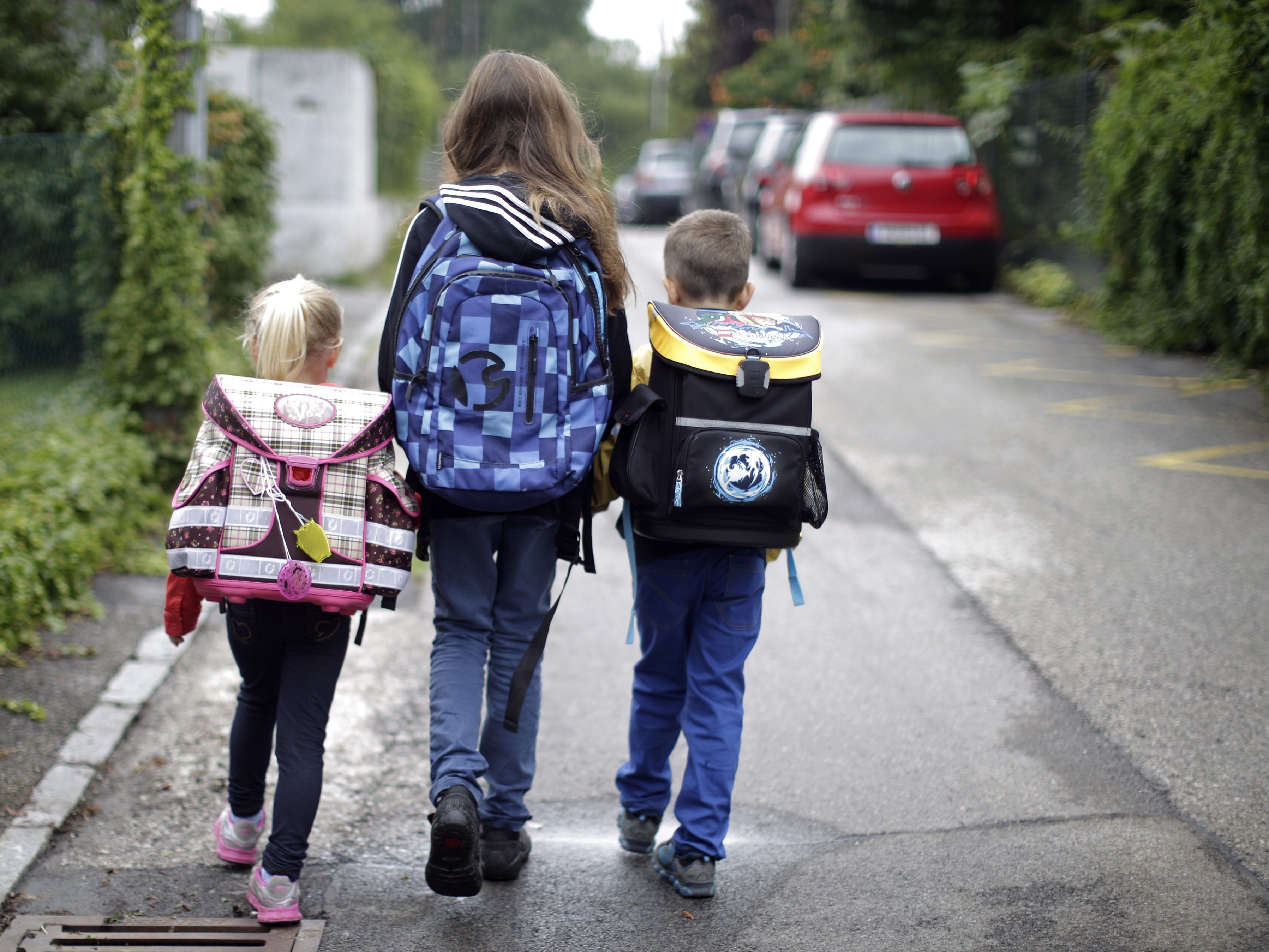 Für viele Kinder geht es morgens zu Fuß zur Schule.
