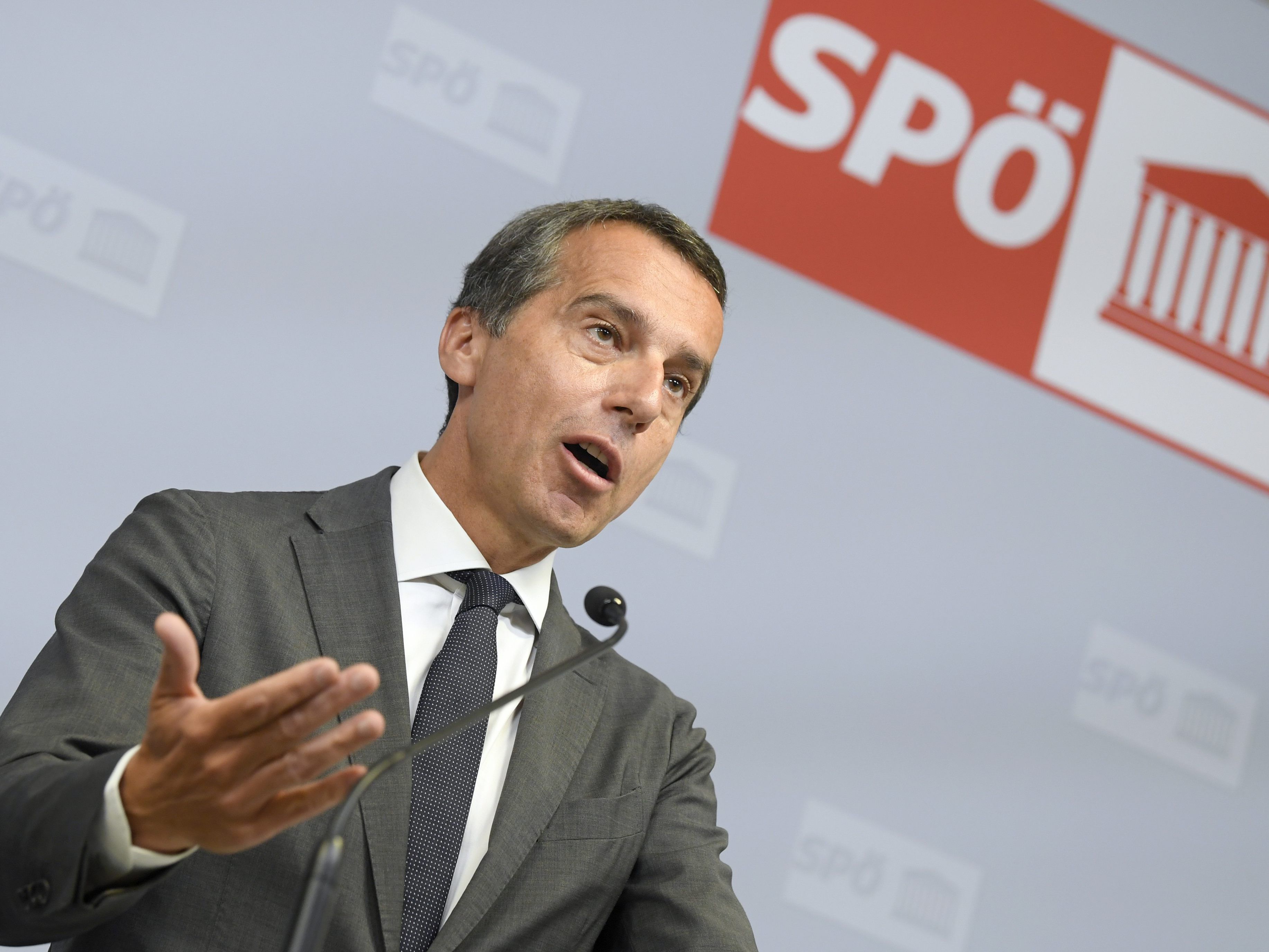 Kern verkündet Rücktritt.