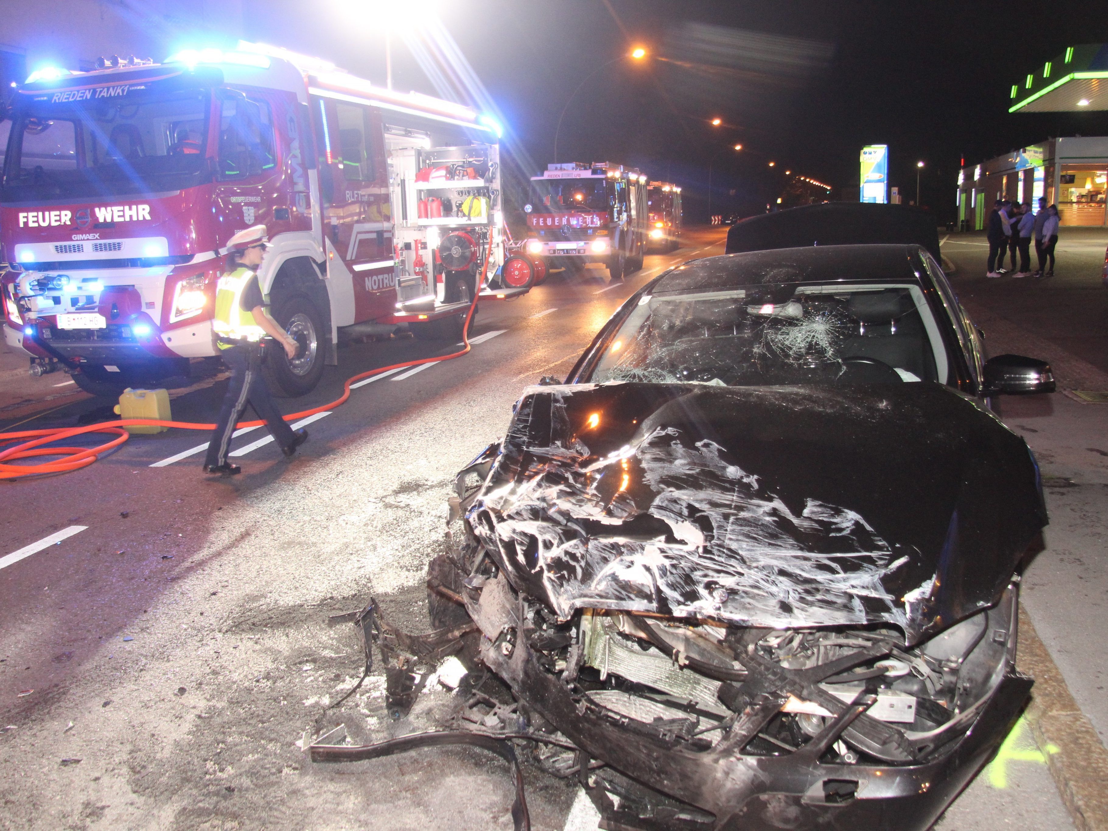 Bei dem Unfall wurden mehrere Personen verletzt.