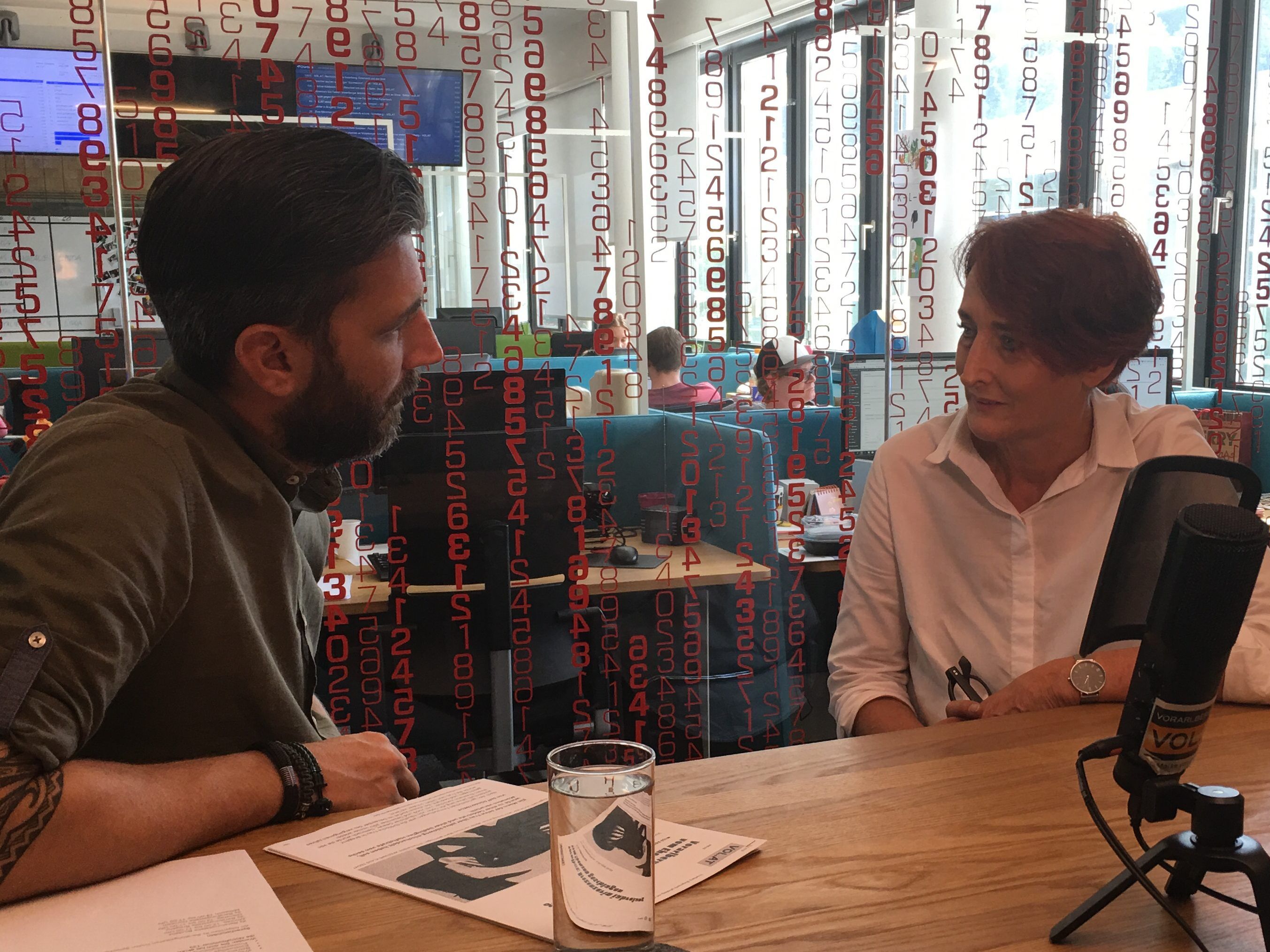 Ulrike Furtenbach (ifs) zum Live-Talk im VOL.AT-Studio.