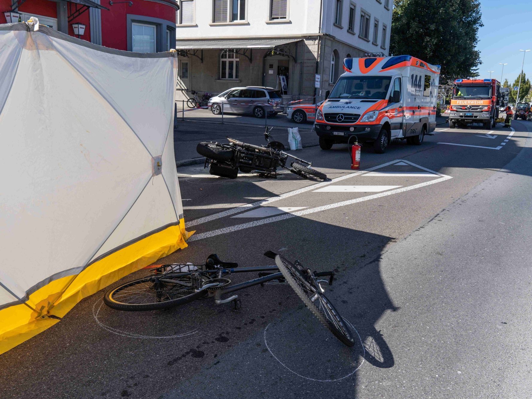 Bei einem Unfall in Rheineck wurde ein Fahrradfahrer tödlich verletzt.