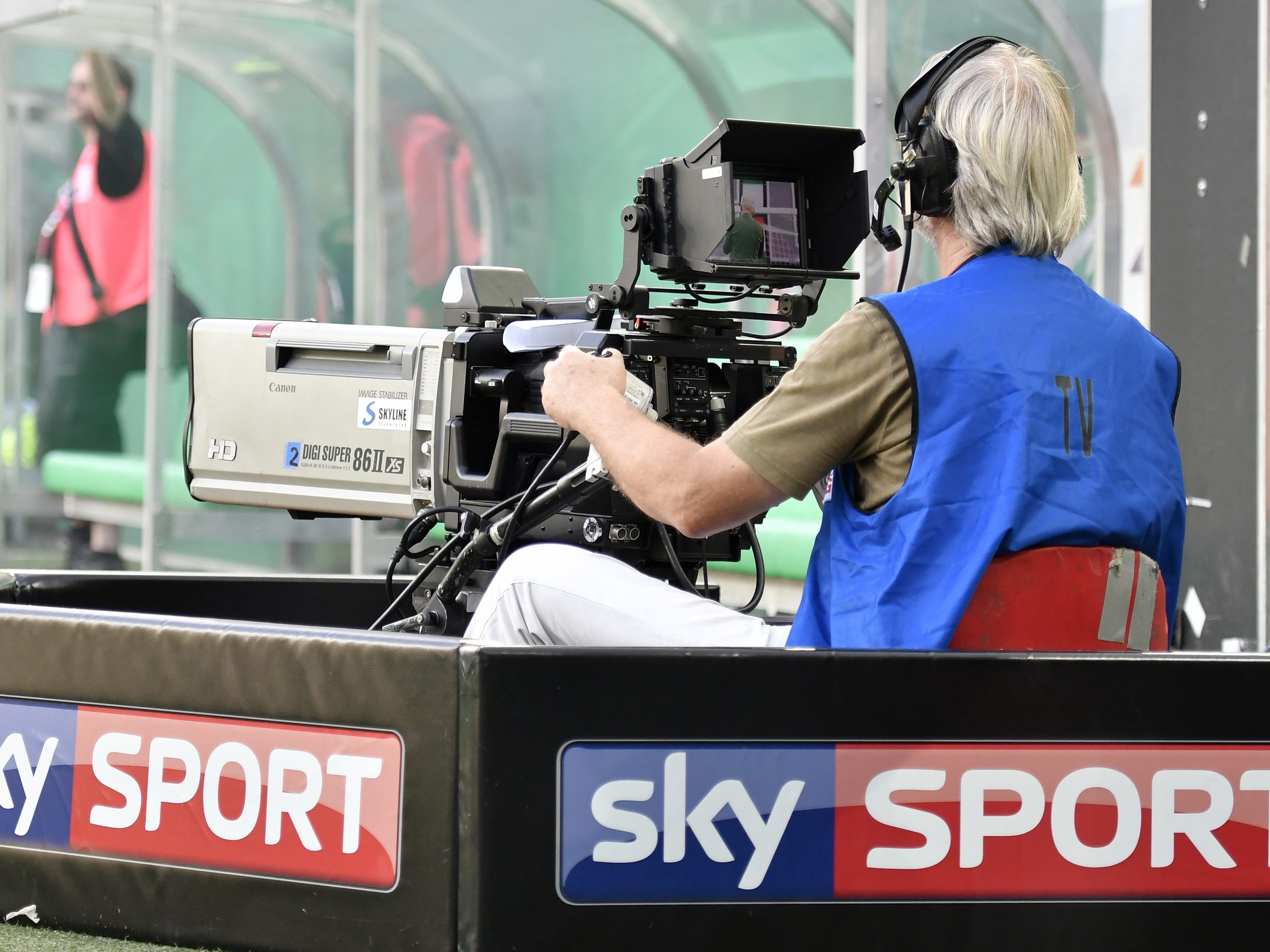 Wenig Begeisterung: Soll FUßball-Bundesliga auf die TV-Schutzliste?