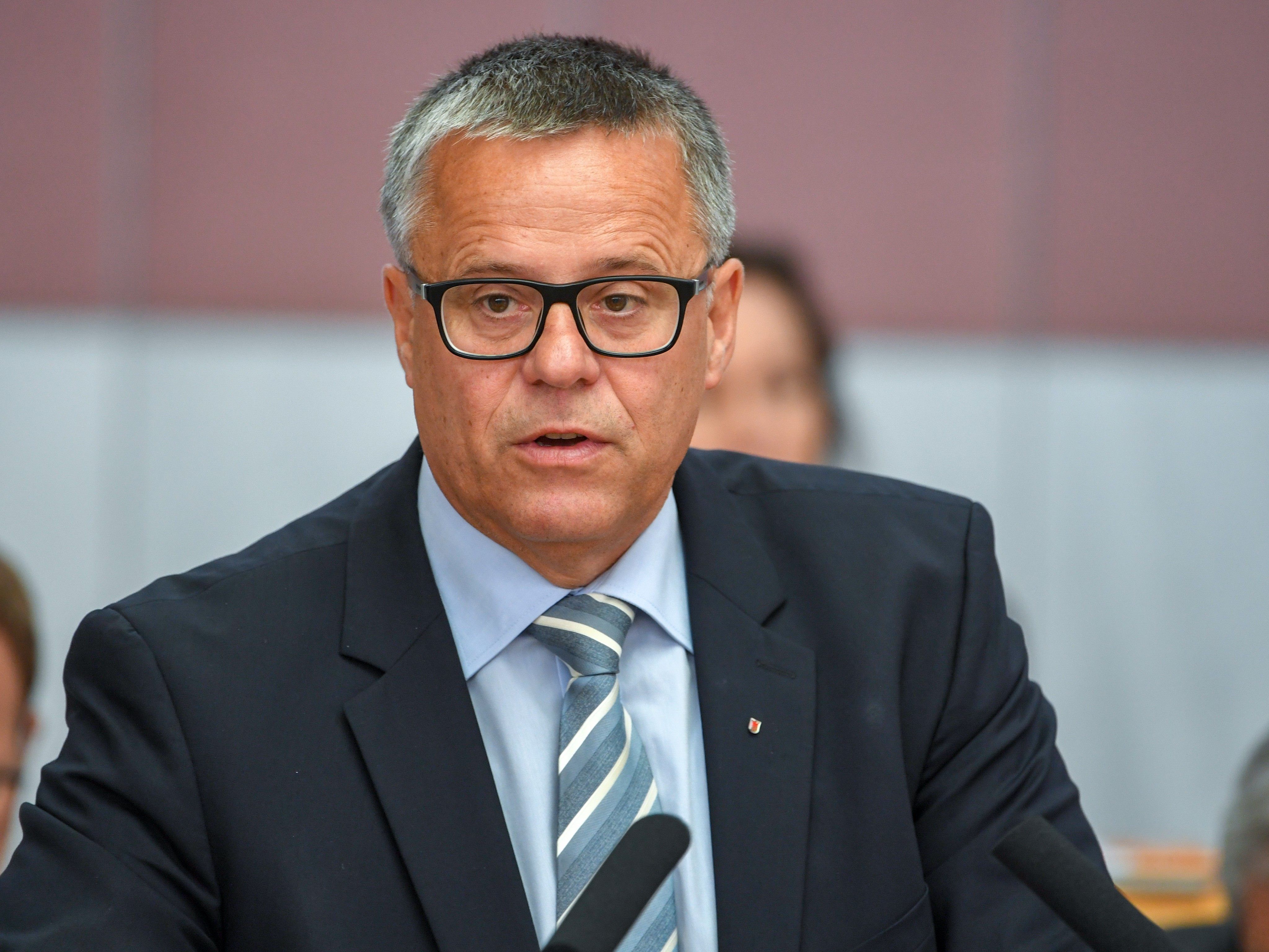 Roland Frühstück (ÖVP) rät Christof Bitschi (FPÖ) von Spekulationen ab.