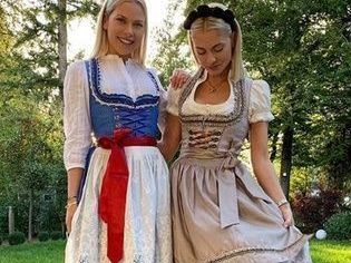 Der trend beim Dirndl-Dekolleté geht nach oben.