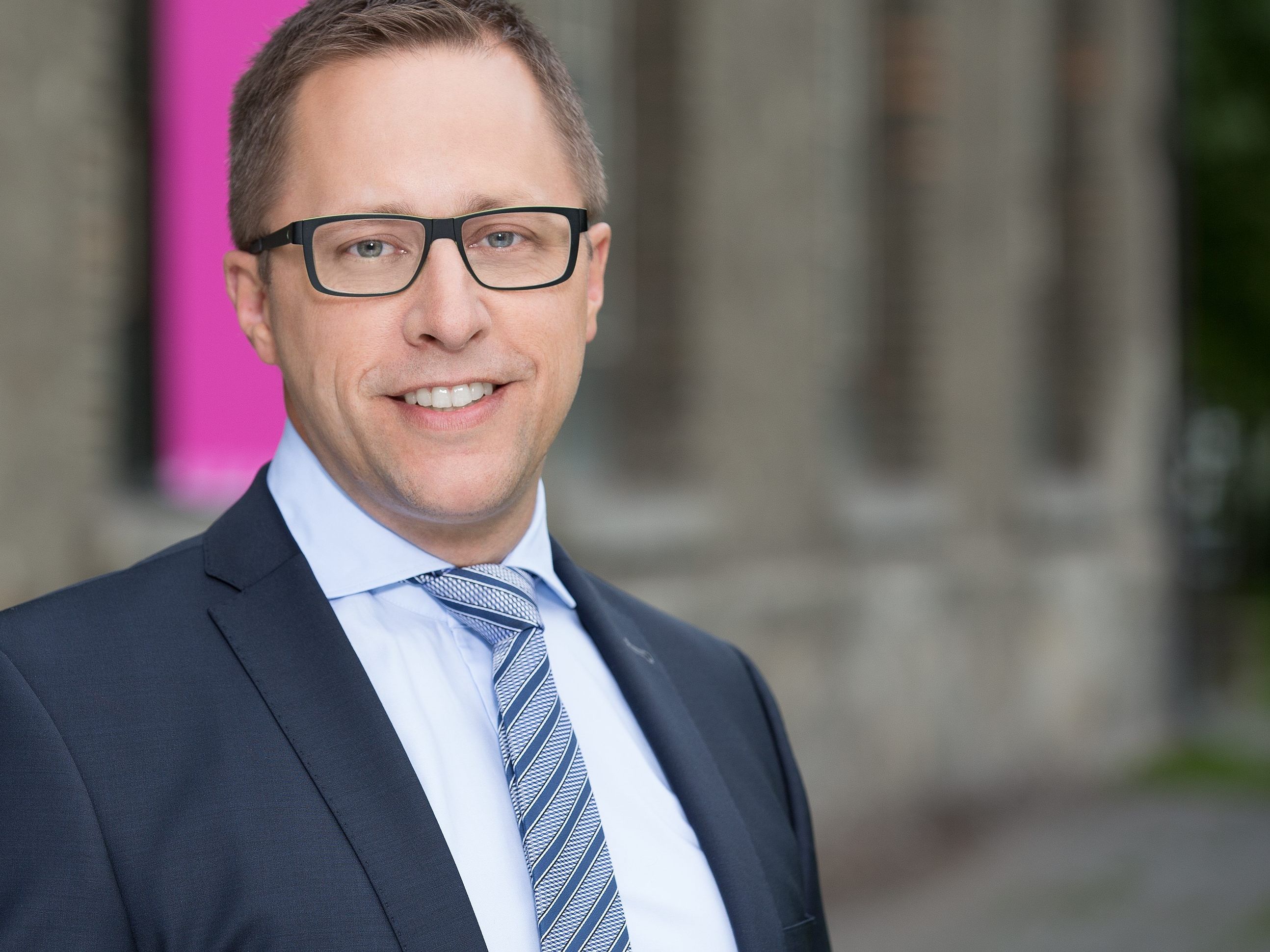 Daniel Matt (NEOS) fordert die Verantwortlichen im Land dazu auf, die Vorgänge in Vandans zu untersuchen.