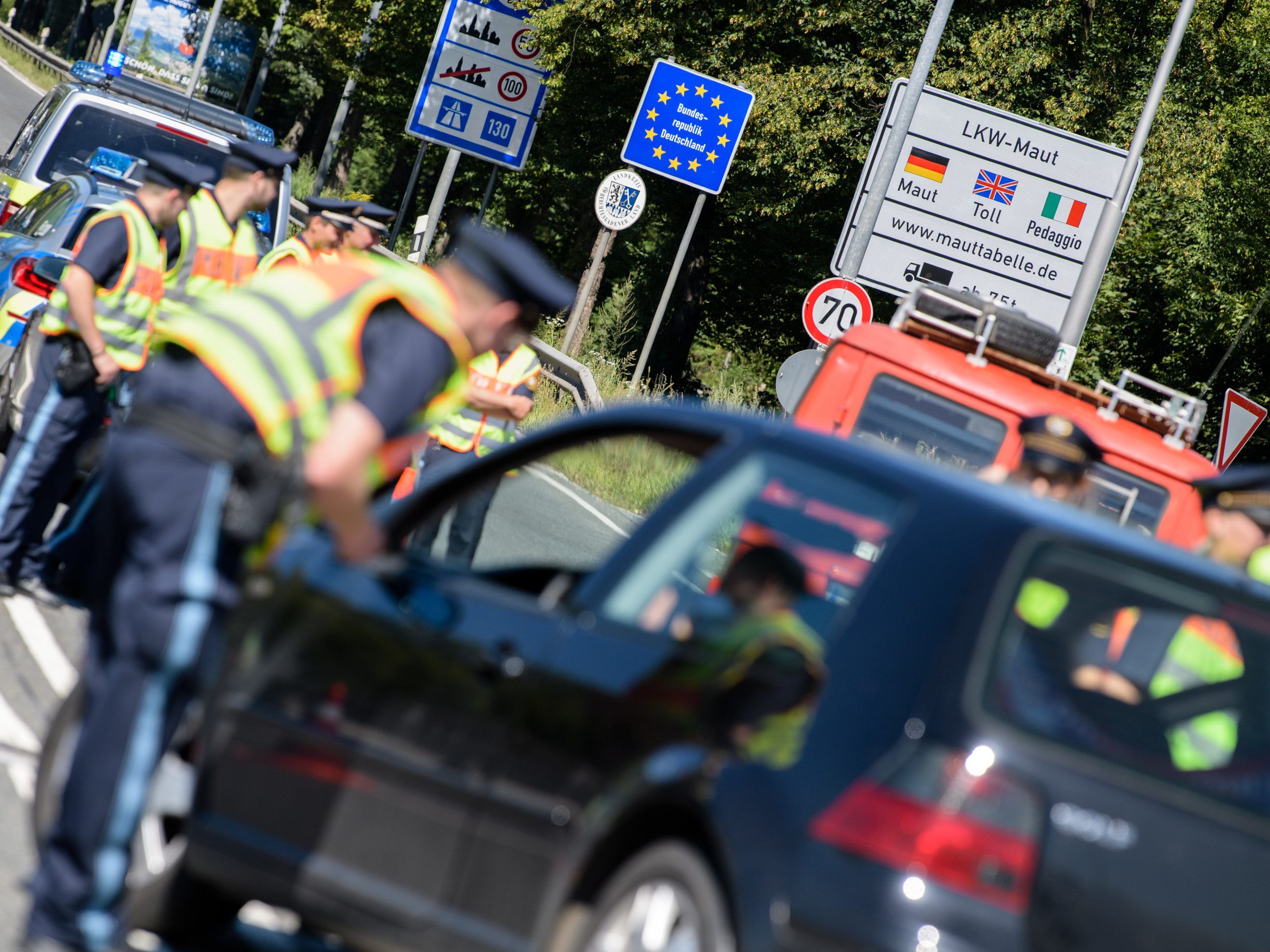 Sollen die zwischen sechs Schengen-Staaten durchgeführten Grenzkontrollen aufgehoben werden?