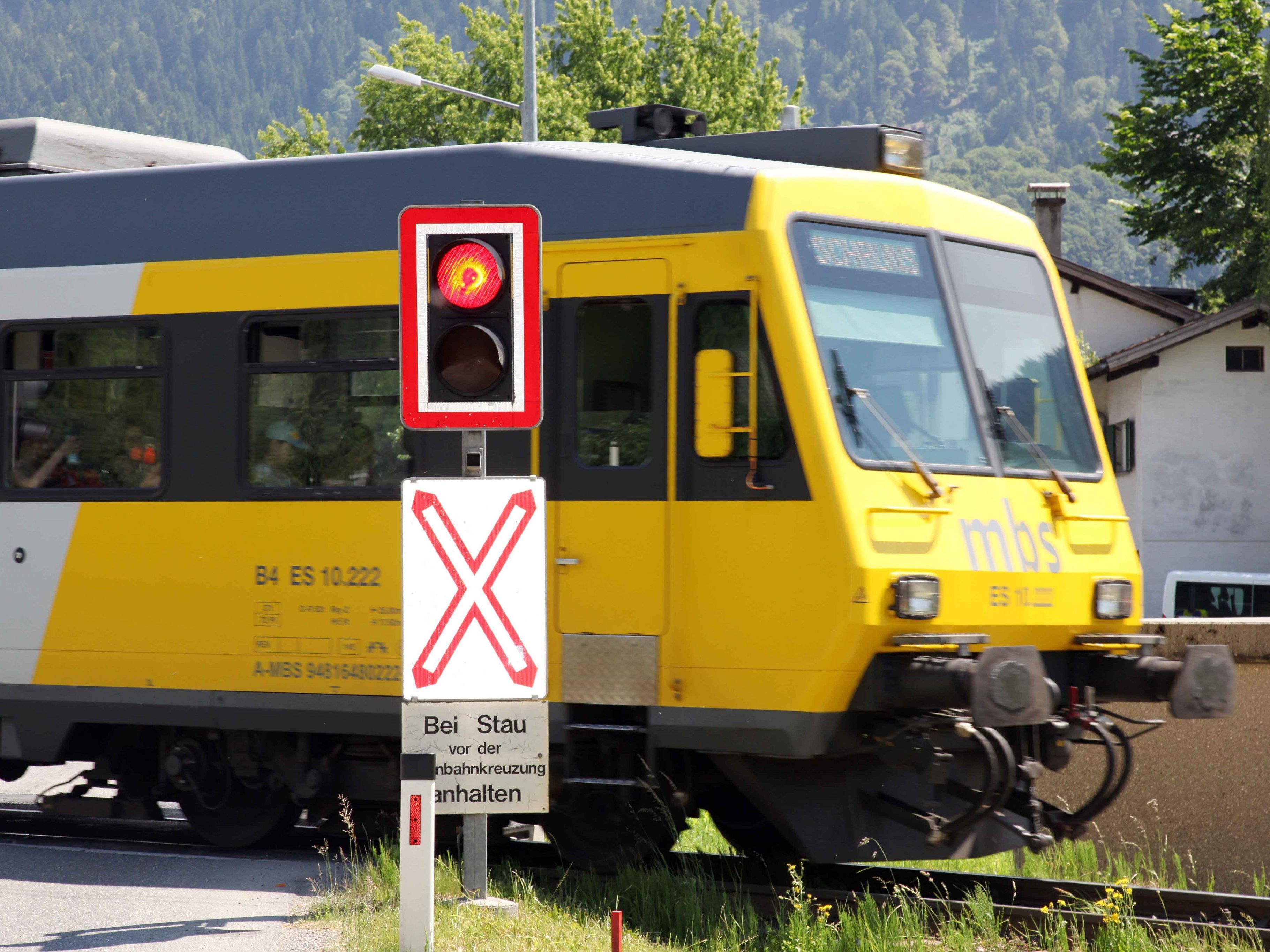 Wegen Instandhaltungsarbeiten entlang der Montafonerbahn ist von 15. bis 19. Oktober und von 22. bis 25. Oktober jeweils von 19 Uhr bis Mitternacht ein Schienenersatzverkehr zwischen Schruns und Bludenz eingerichtet.
