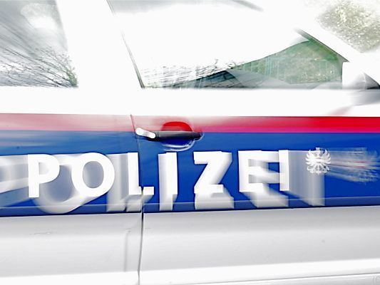Eine Lenkerin sei bei dem Unfall verletzt worden.