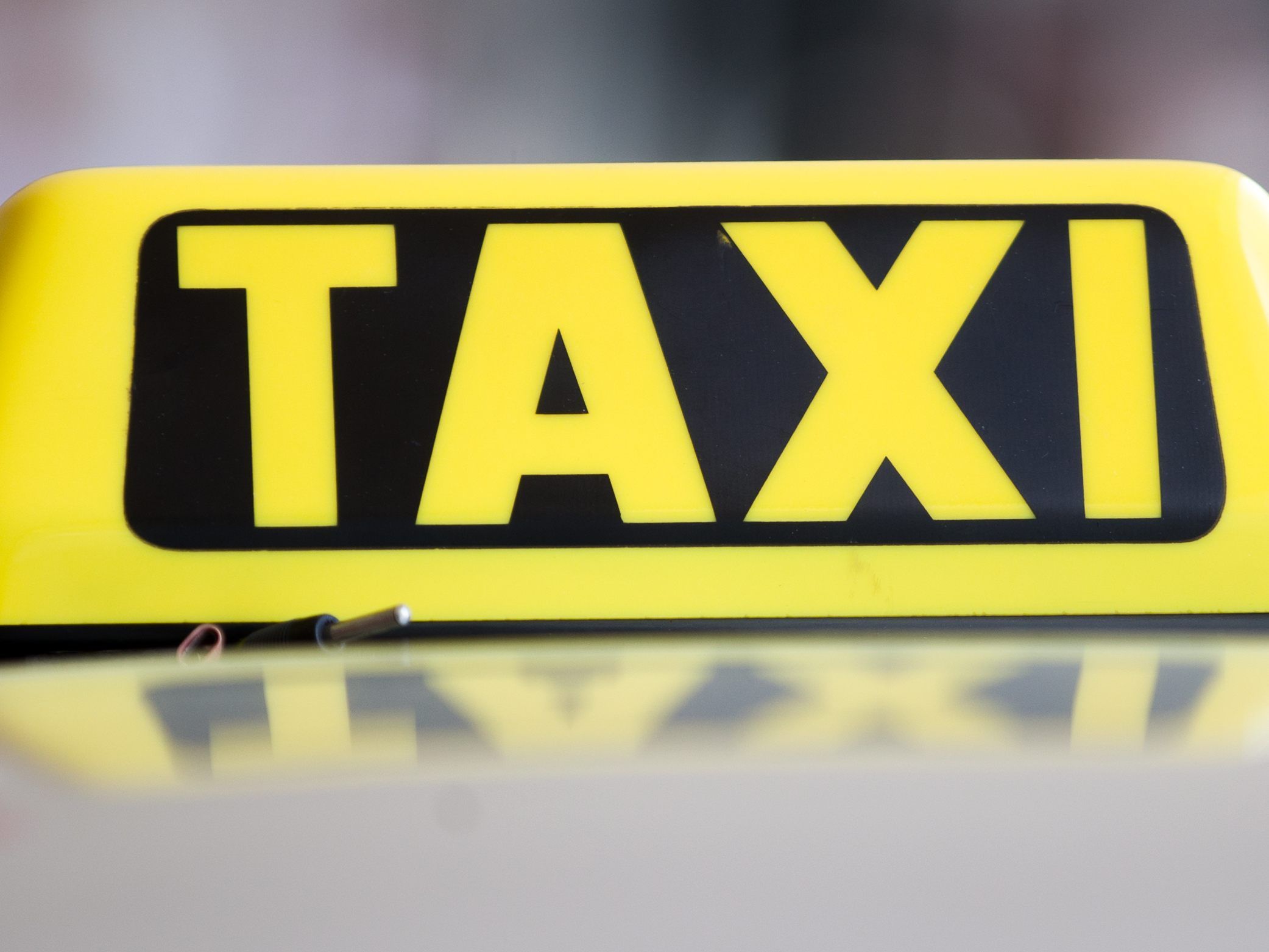 Ein Taxilenker musste sich vor Gericht verantworten.