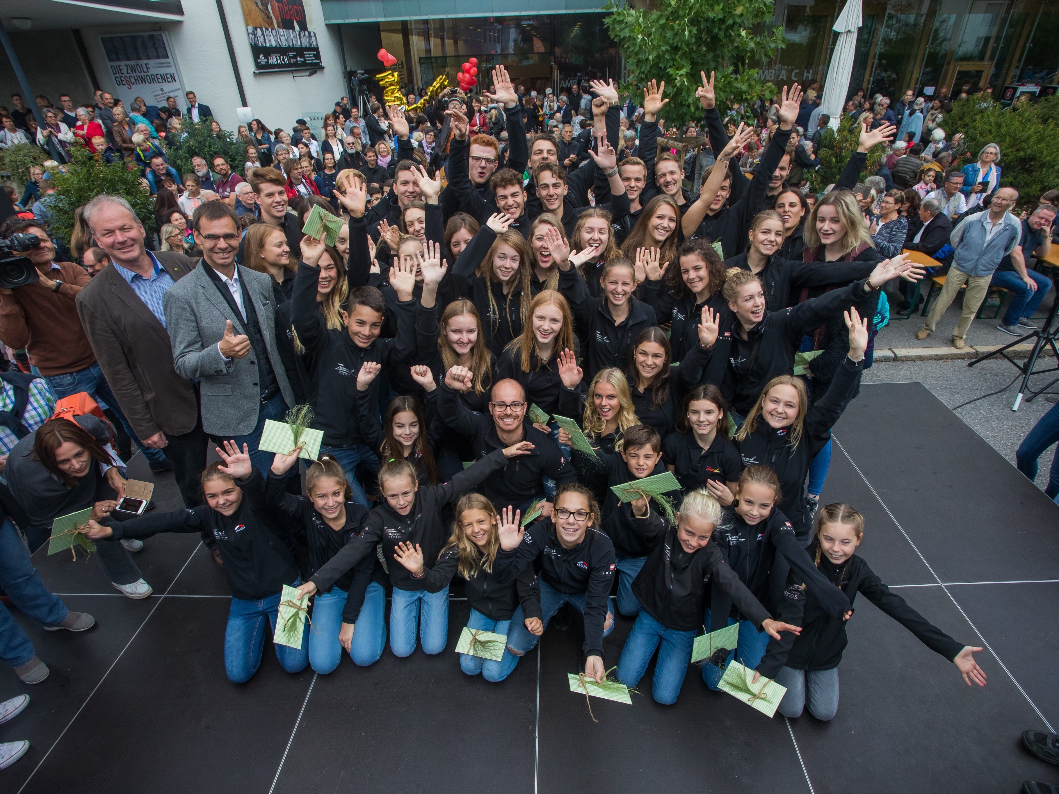 Die Akrobatikgruppe aus dem Lände tritt in der "Helene Fischer-Show" auf.