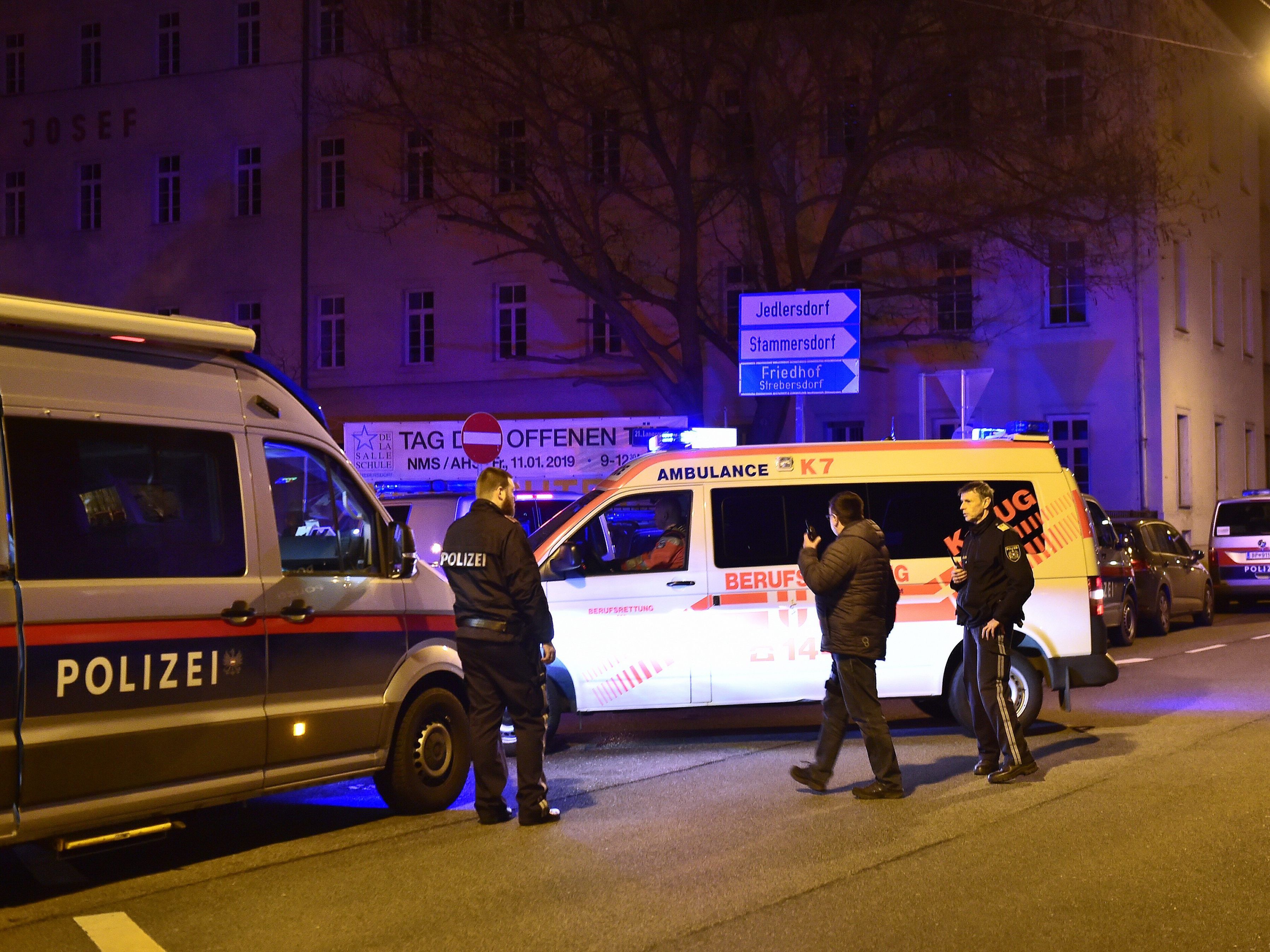 Fünf Ordensbrüder wurden bei dem Überfall einer Kirche in Wien-Floridsdorf verletzt.
