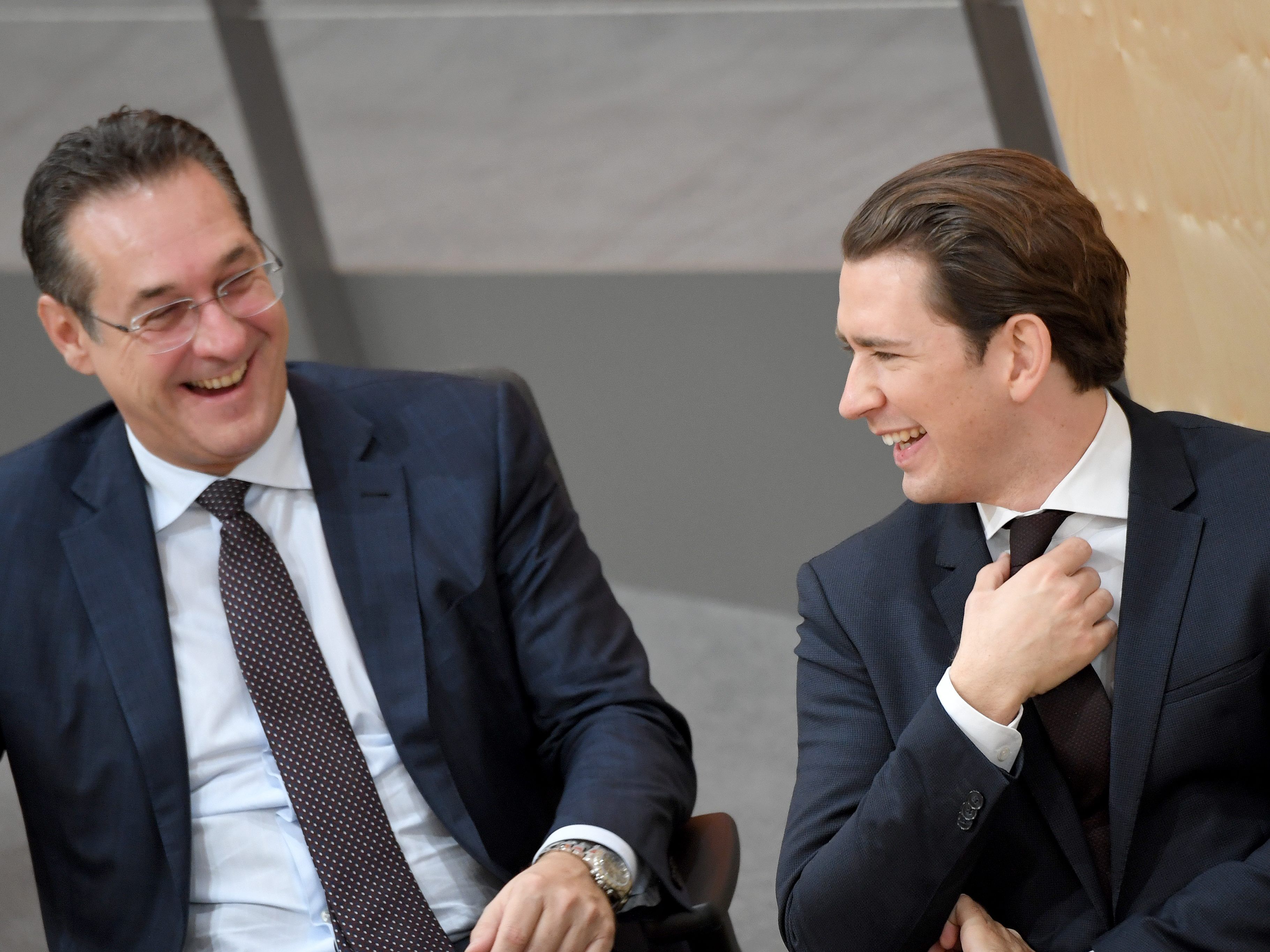 Viele Österreicher sind mit der Arbeit der schwarz-blauen Regierung zufrieden.