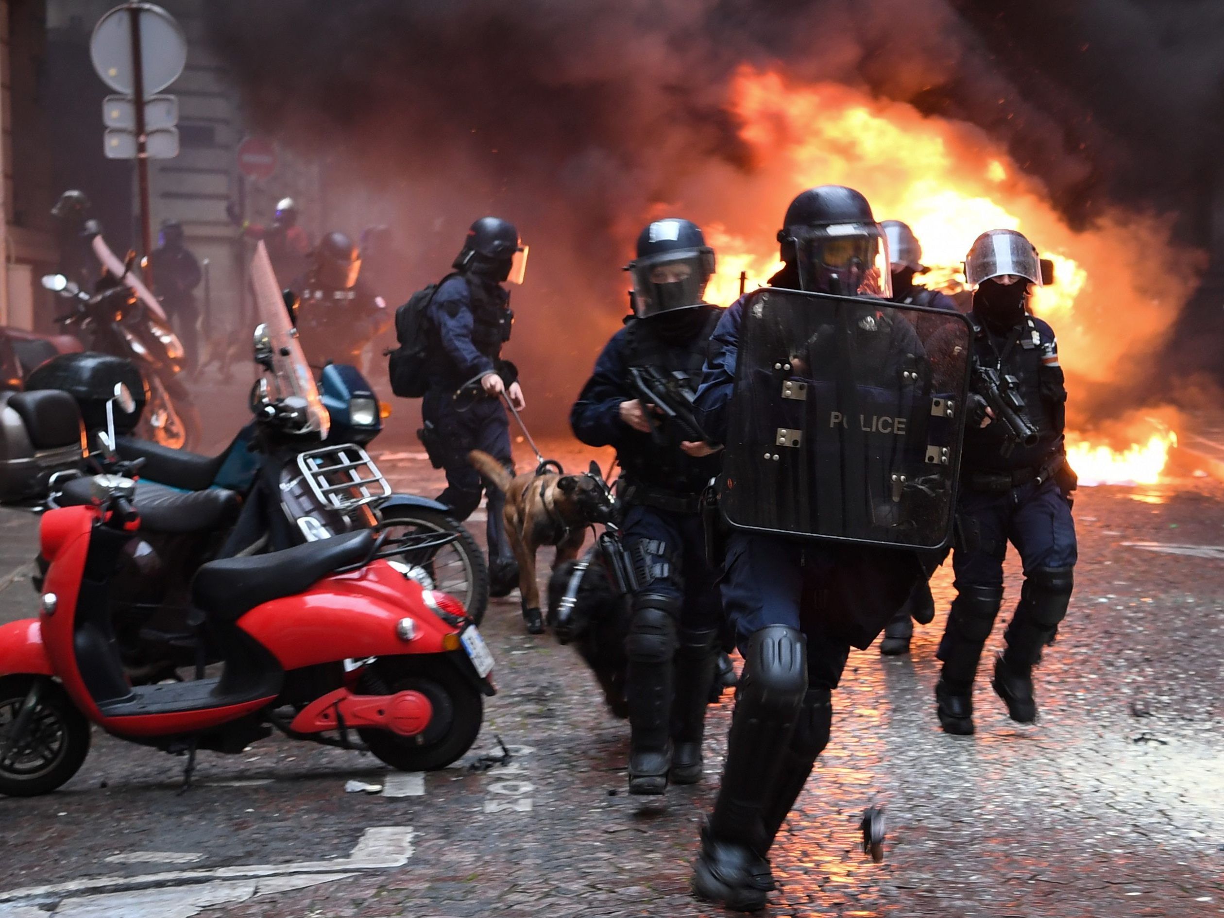 Die Polizei ging mit Tränengas gegen die Demonstranten vor