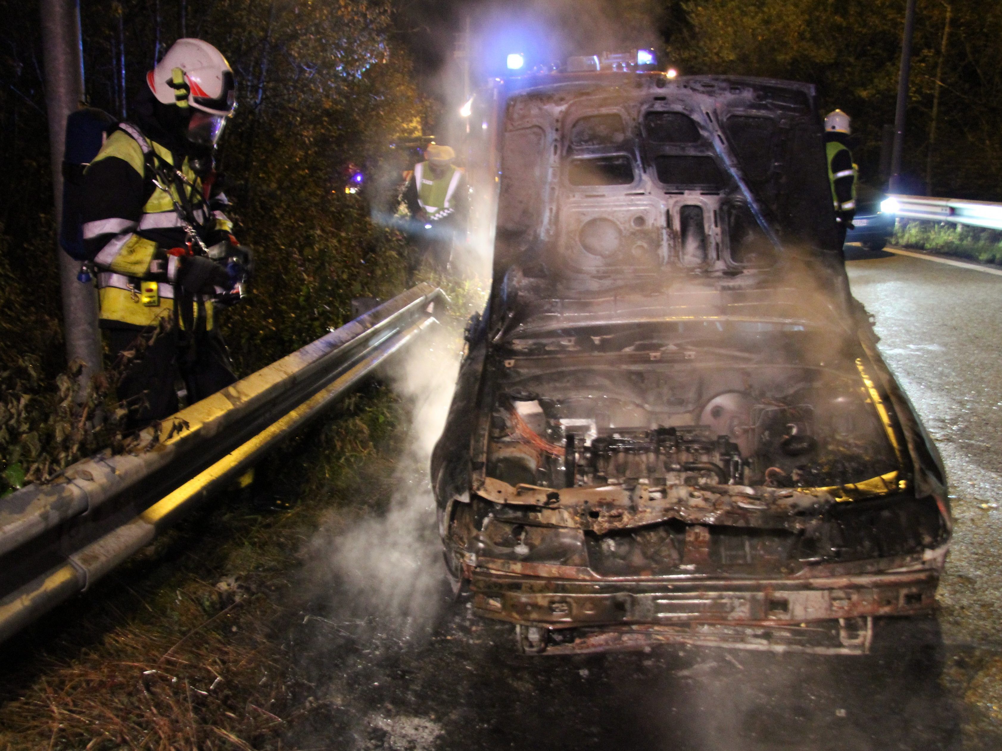 Feuerwerk und Knaller zu Silvester können schwere Schäden an Autos verursachen.