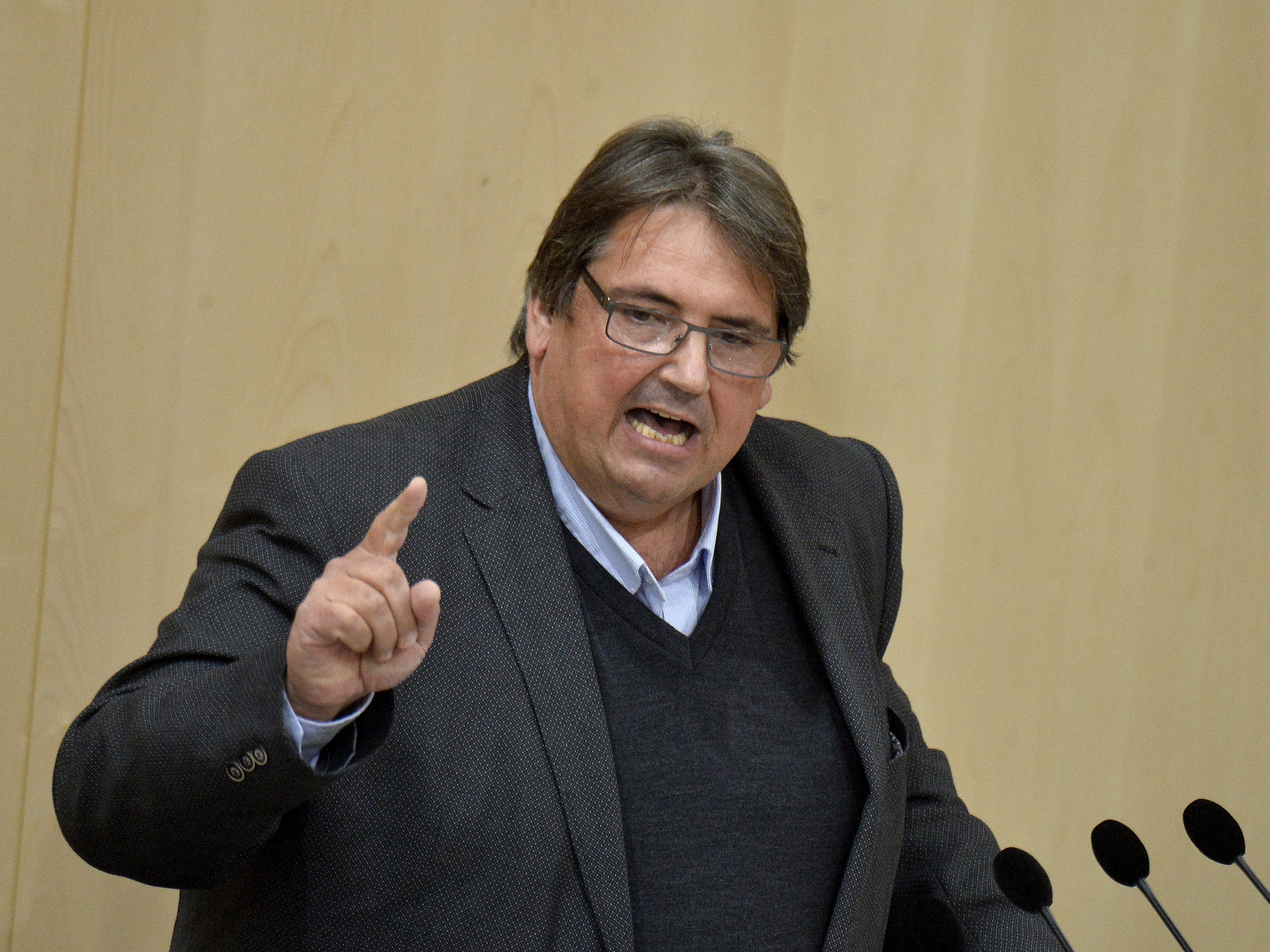 Gewerkschafter Beppo Muchitsch kritisiert die Kürzungen beim AMS.