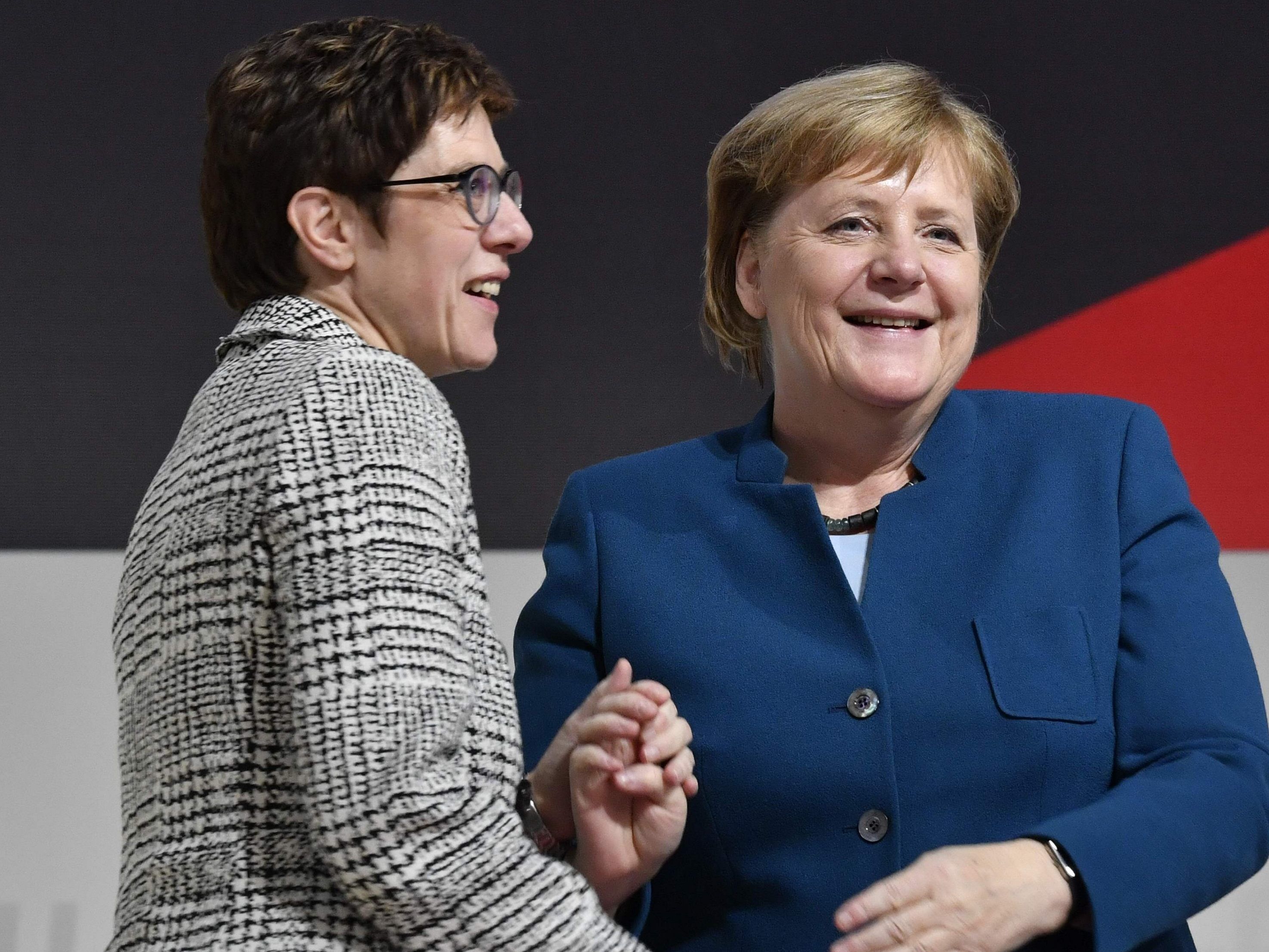 Kanzlerin Merkel mit ihrer Nachfolgerin als Parteivorsitzende der CDU - Annegret Kramp-Karrenbauer.