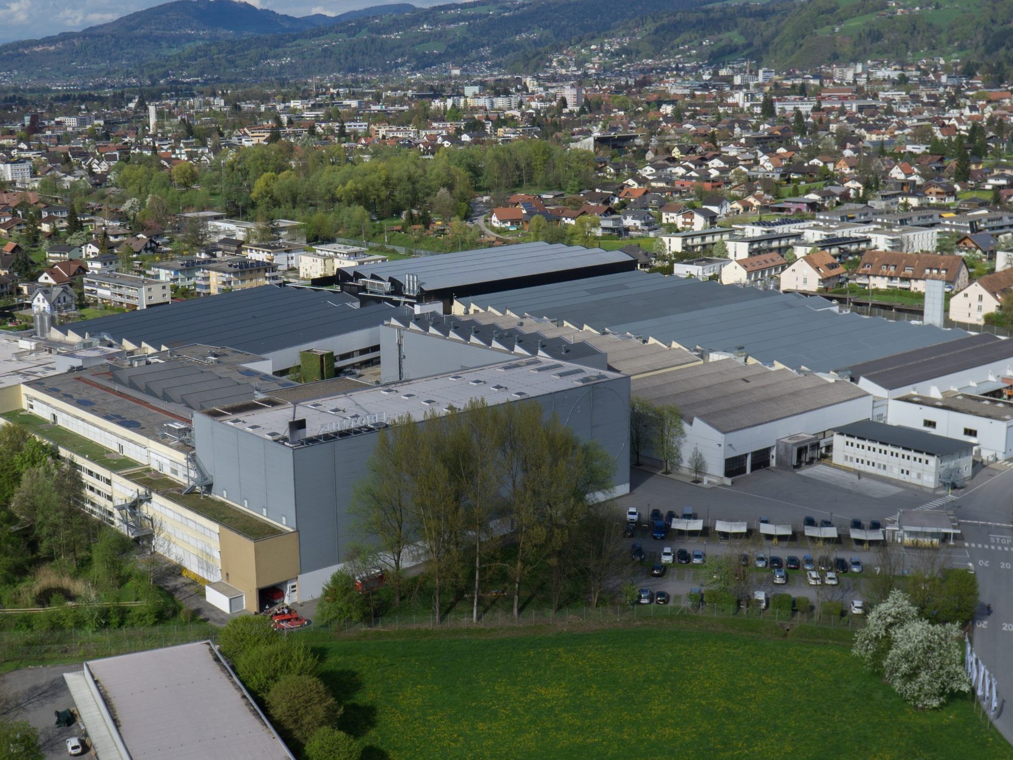 Meiste Schätzungen für Zumtobel unverändert, Gewinnprognose für laufendes Geschäftsjahr gesenkt.