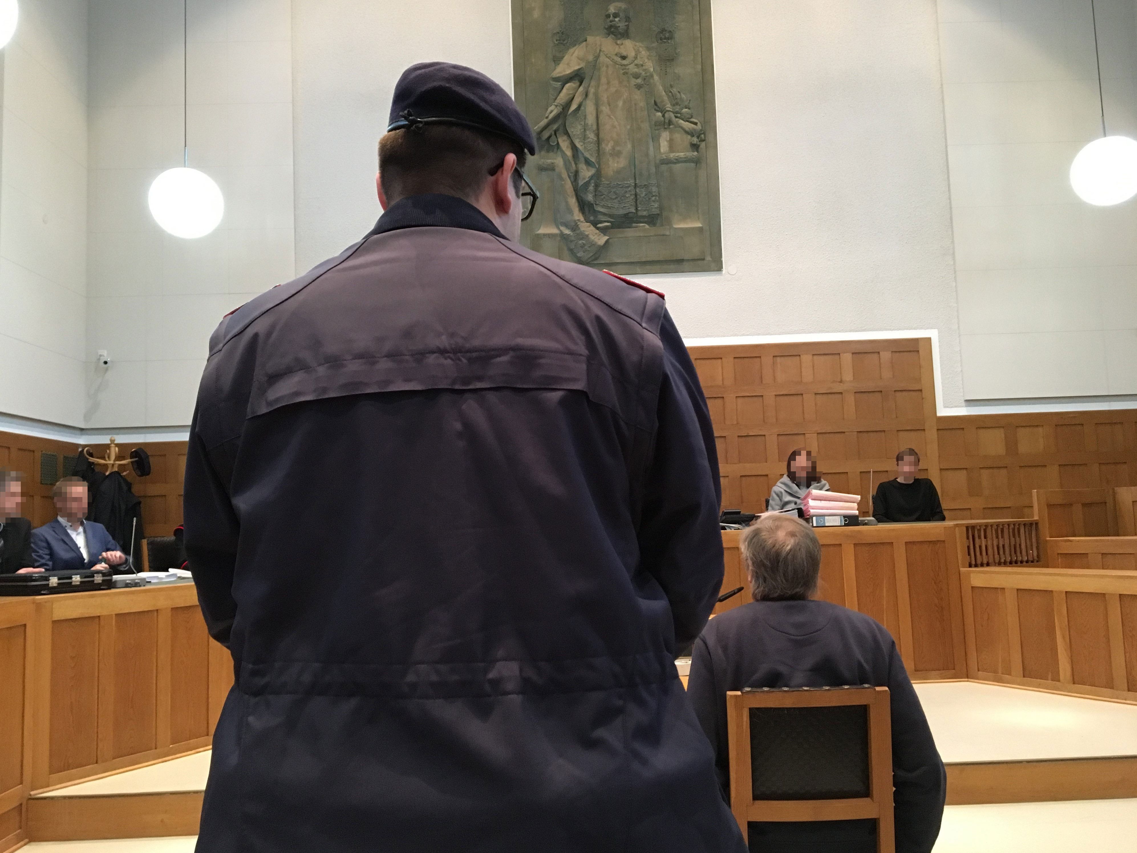 Der Prozess gegen den Postkartenräuber hat begonnen.