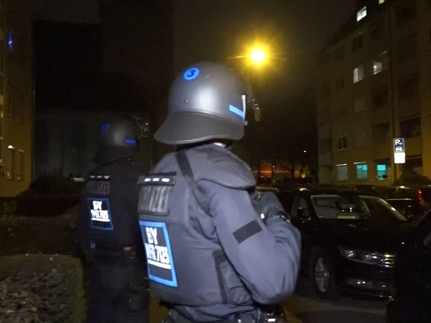 In Nürnberg wurden in der Nacht auf Freitag drei Frauen durch eine Stichwaffe verletzt.