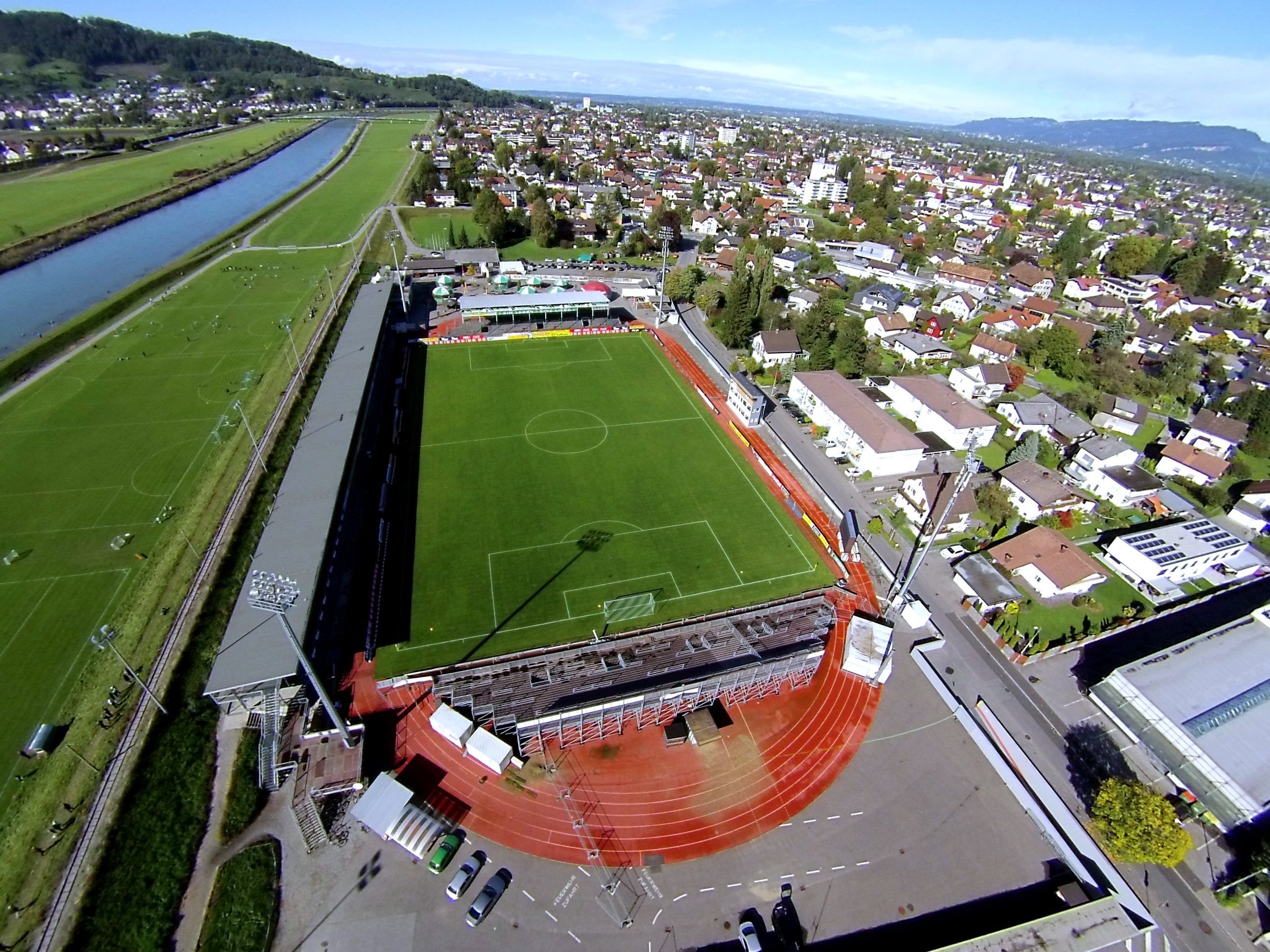 Die Anrainerin klagt gegen die Lärm- und Lichtbelästigung aus dem Stadion der Austria Lustenau.