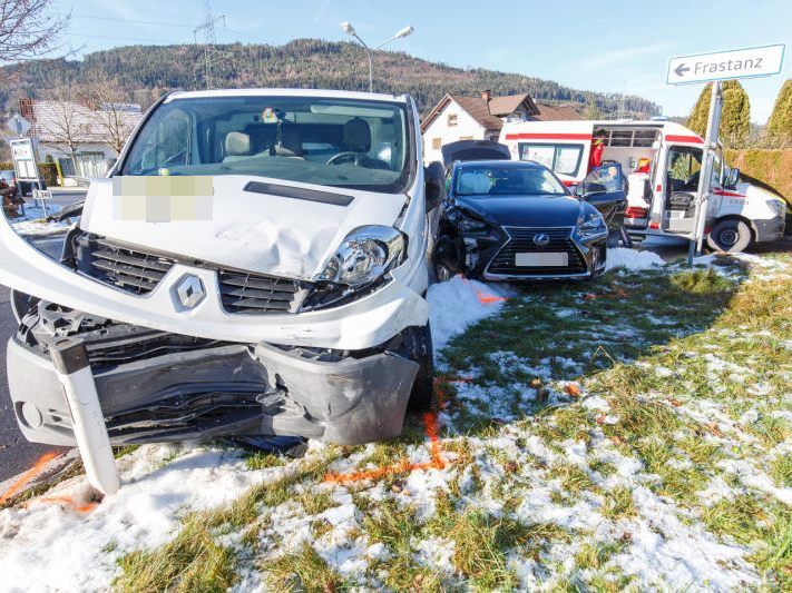 Ein Fahrzeuglenker wurde verletzt