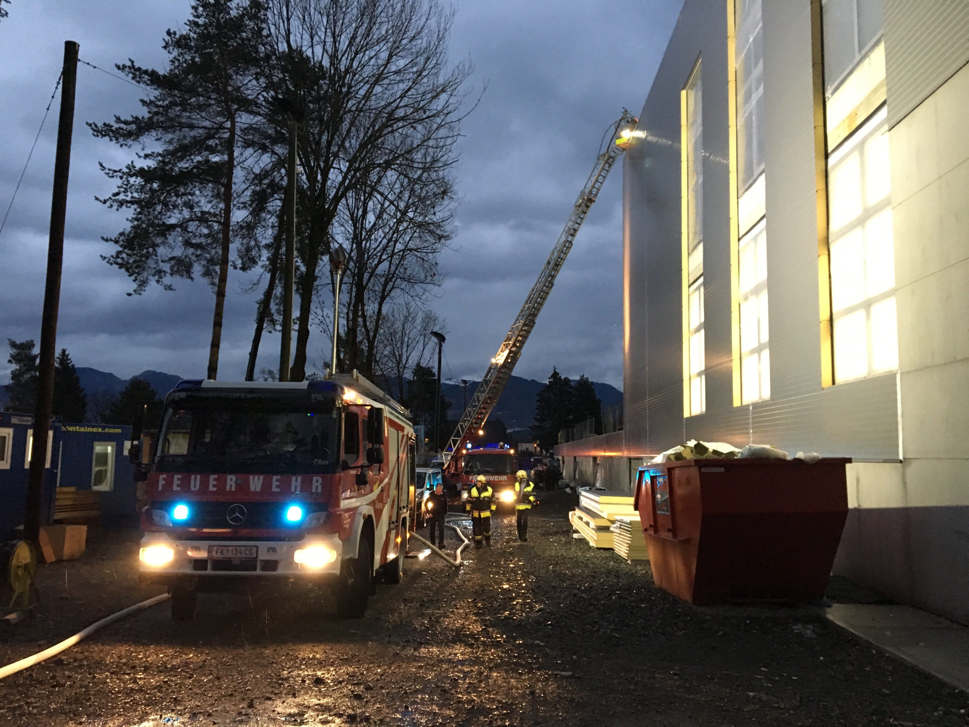 Eine Klimaanlage hatte Feuer gefangen.