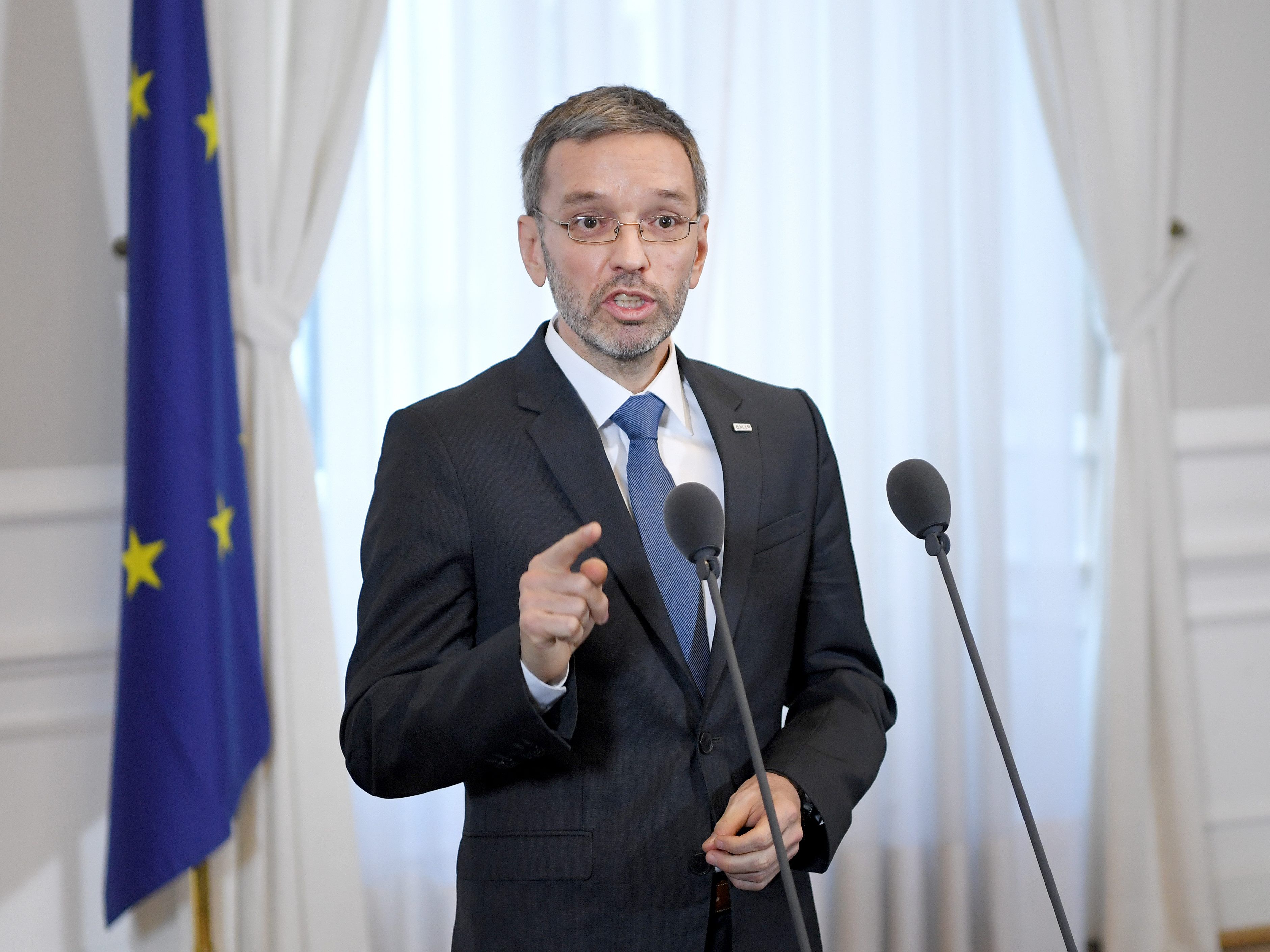 Innenminister: Völkerrechtliche Bestimmungen sind auf Sinnhaftigkeit zu überprüfen