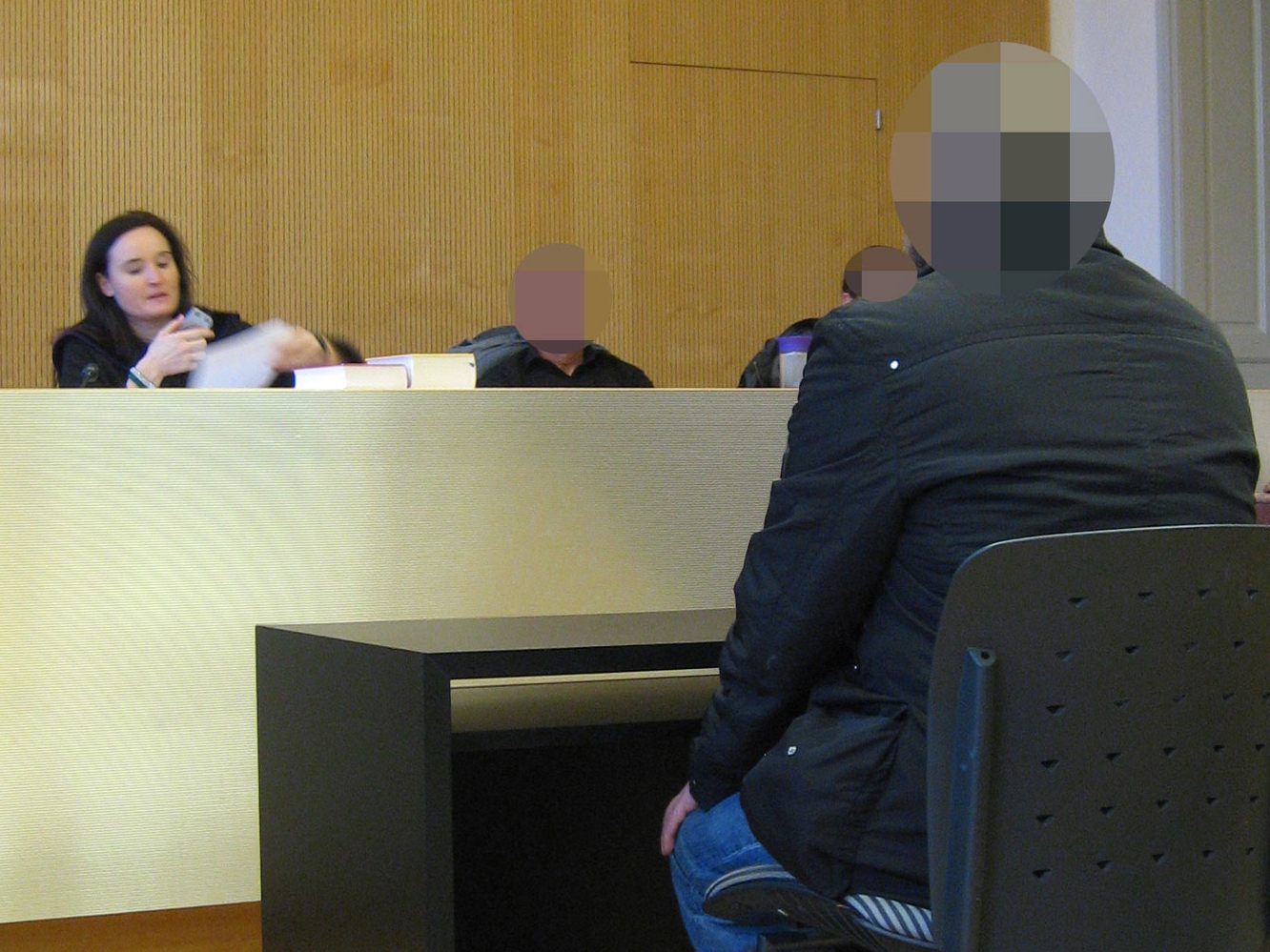 Der Mann attackierte einen Polizeibeamten.