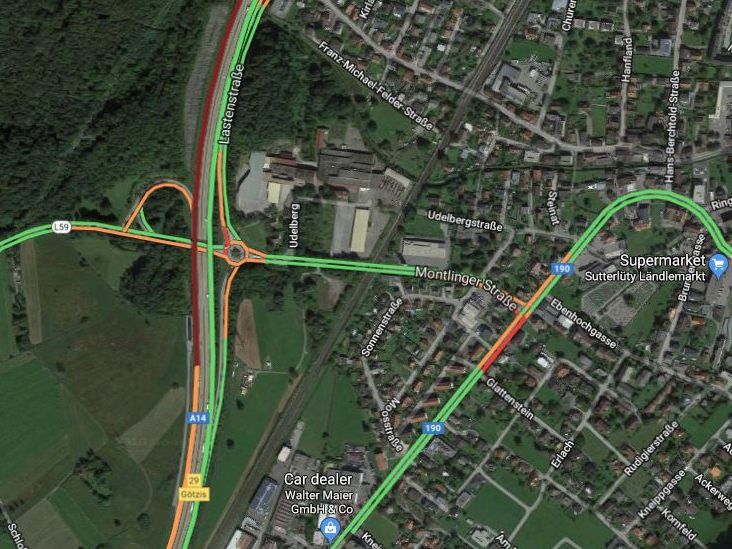 Auf Google Maps in rot klar zu erkennen: Kilometerlanger Rückstau auf der A14 bei Götzis.