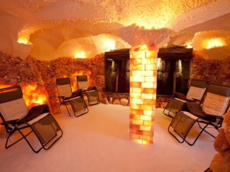 In der Salzgrotte können Sie die Seele baumeln lassen.