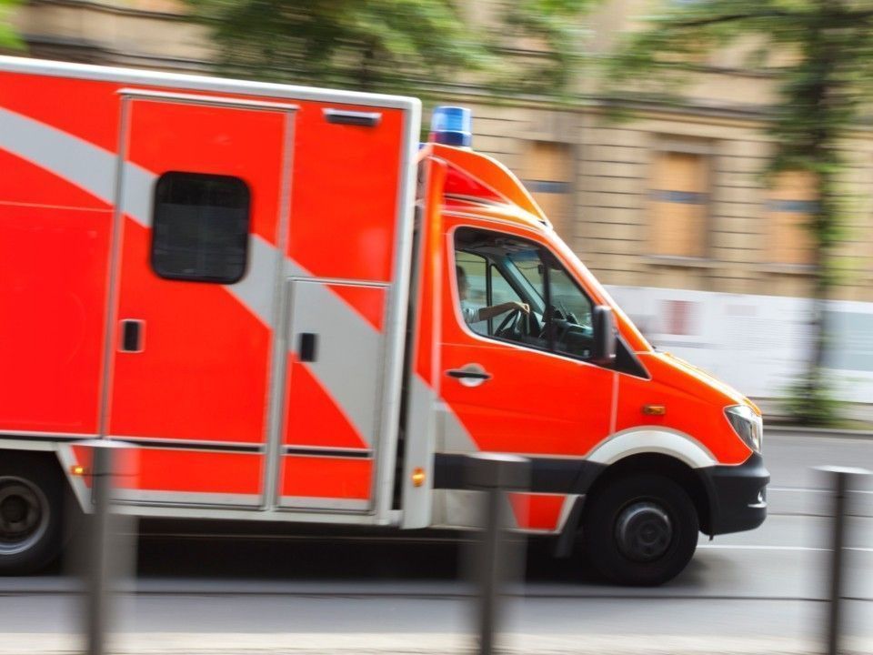 Ein Betrunkener raste mit einem Rettungsauto davon.