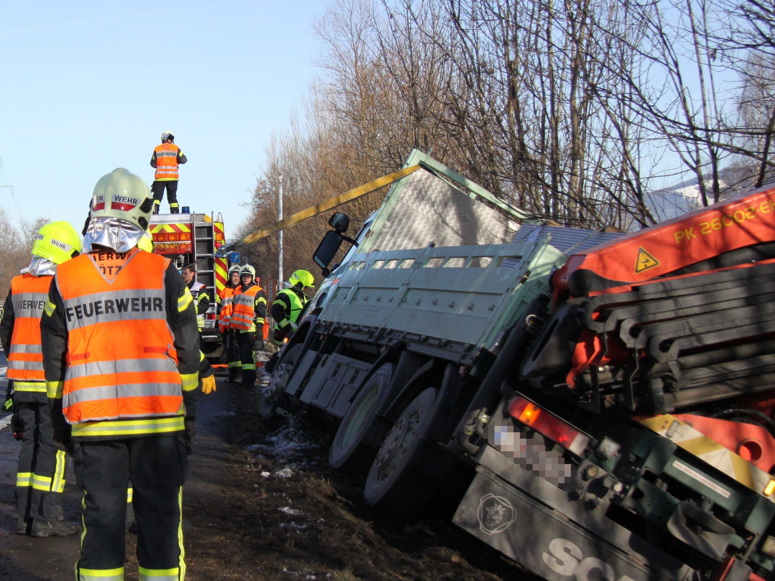 LAut eigenen Angaben wurde der Fahrer des Lkw kurz vor dem Unfall ohnmächtig.