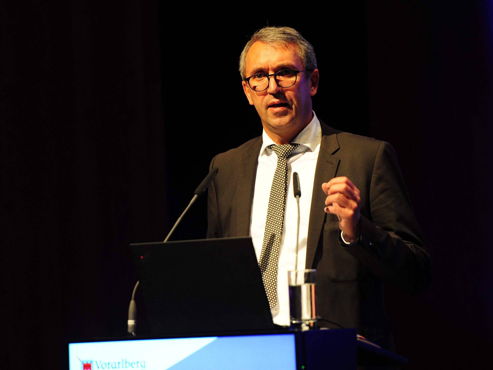 Politik- und Verwaltungswissenschafter Roland Scherer, Direktor des Instituts für Systemisches Management und Public Governance an der Universität St.Gallen, sprach über die Faktoren, die eine Region "chancenreich" machen.