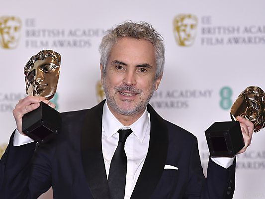 Der mexikanische Regisseur Alfonso Cuaron freut sich über seine Preise